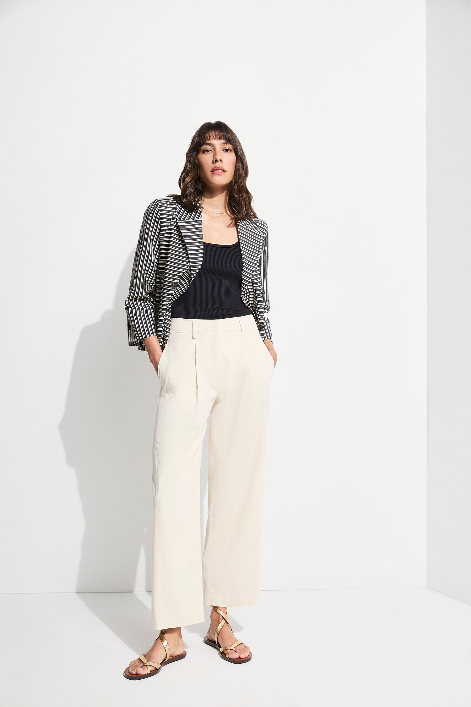 Hosen, Bluse, Weste, Person, Frau