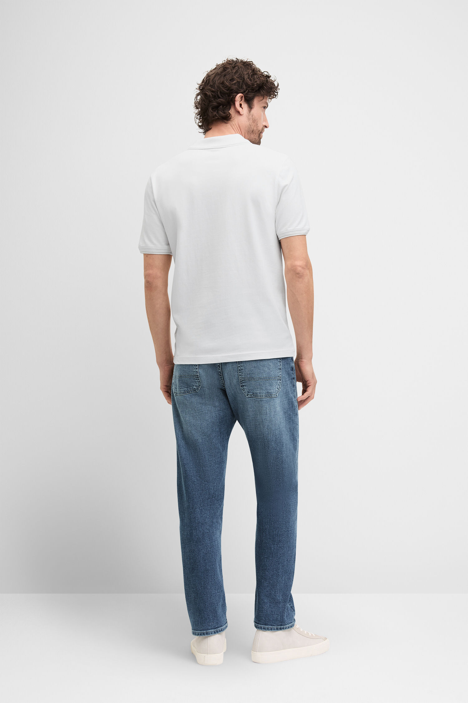 Hosen, T-shirt, Jeans, Person, Stehend
