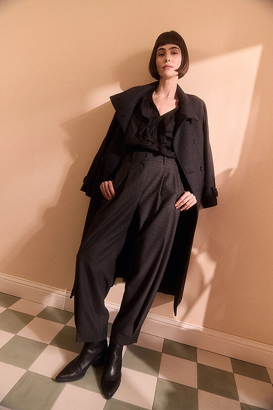 Mantel, Hose, Schal, Stiefel, Outfit, Hose, Anzughose, Oberteil, Mantel, Rollen-/Blusenteile?