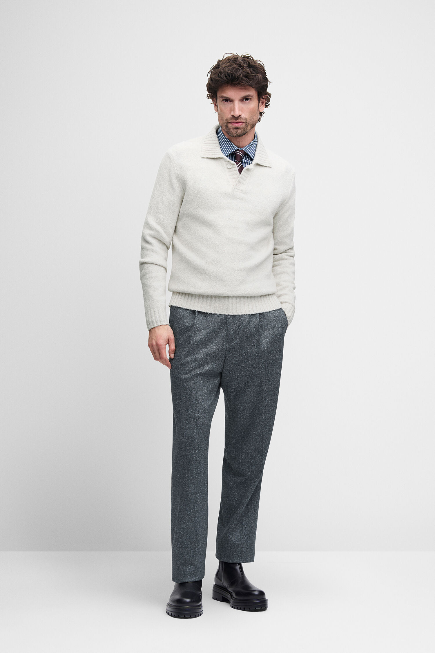 Kragenpullover, Kleinfeld, Strickpullover, Lederstiefel, Wollegarn
