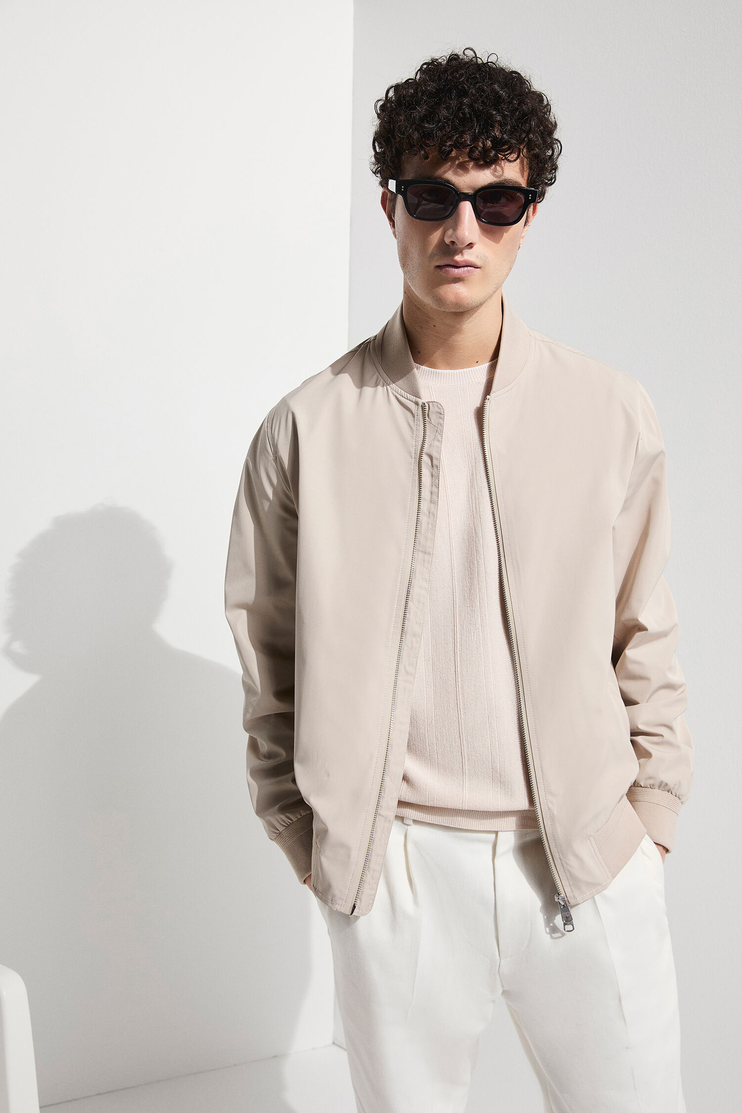 Hemd, Sonnenbrille, Jacke, Langarm, Person