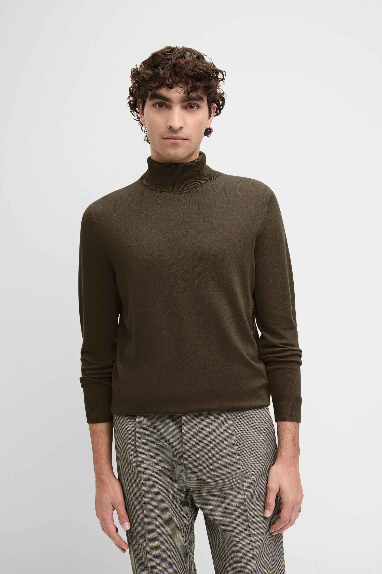 Langarm, Pullover, Erwachsener, Mann, Person - braun Langarm, Pullover, Erwachsener, Mann, Person - braun