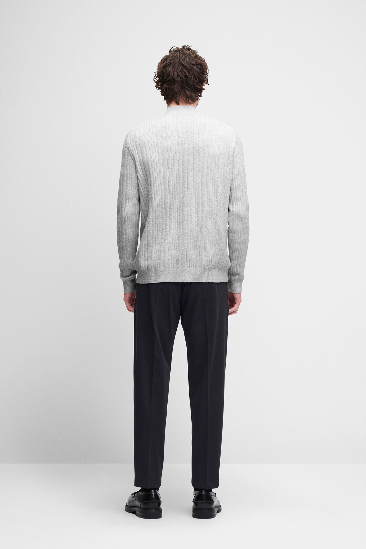 Knit-Sweater, Grauer Pullover, Rippenstrick, Rundhals, Langarmshirt