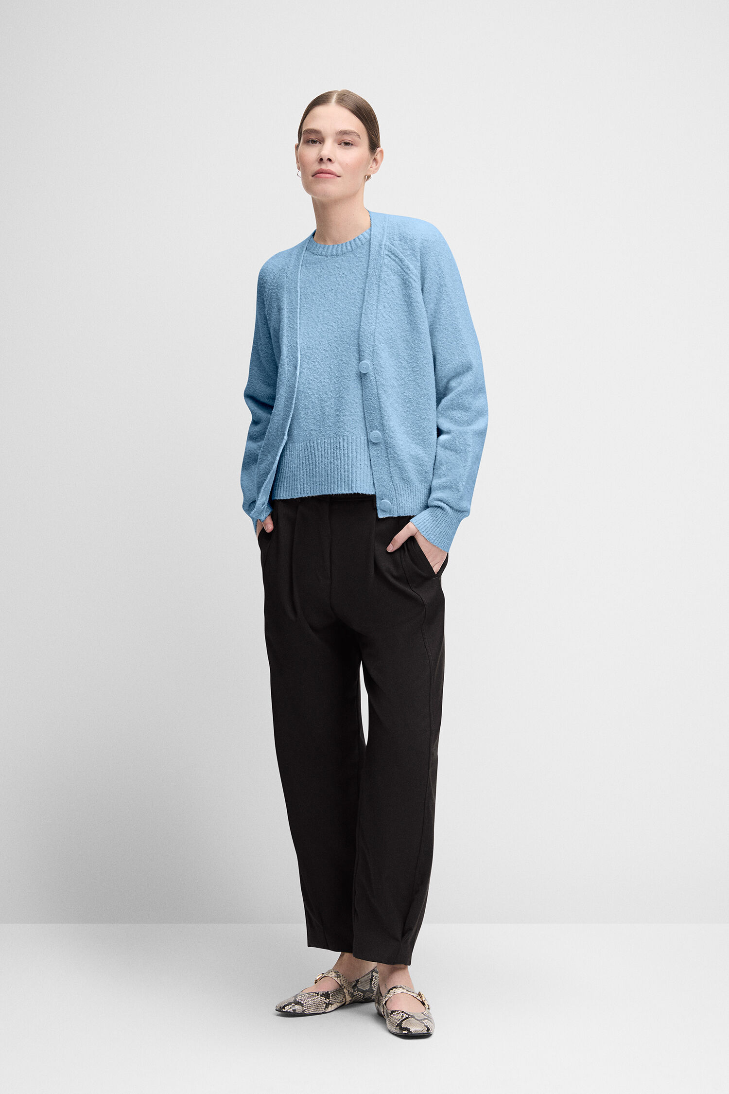 Bekleidung, Strickwaren, Pullover, Person, Hosen