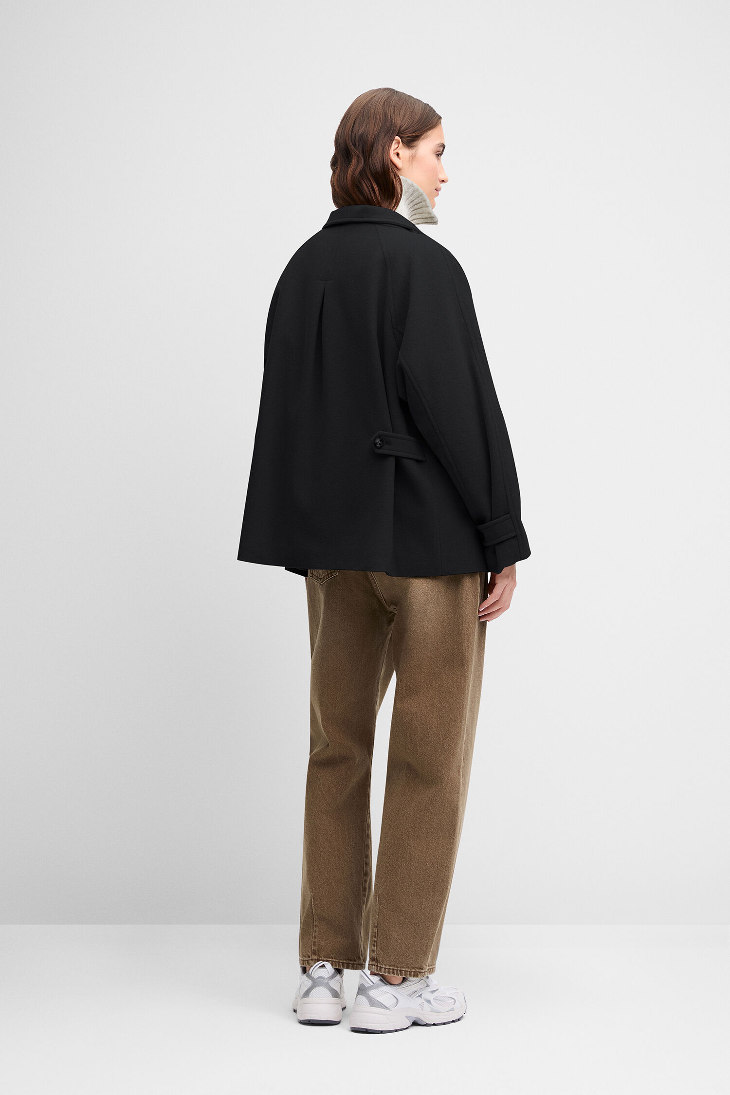folklorisches jacket, schwarze jacke, oversized blazer, kahle rückseite?, taschenlose jacke