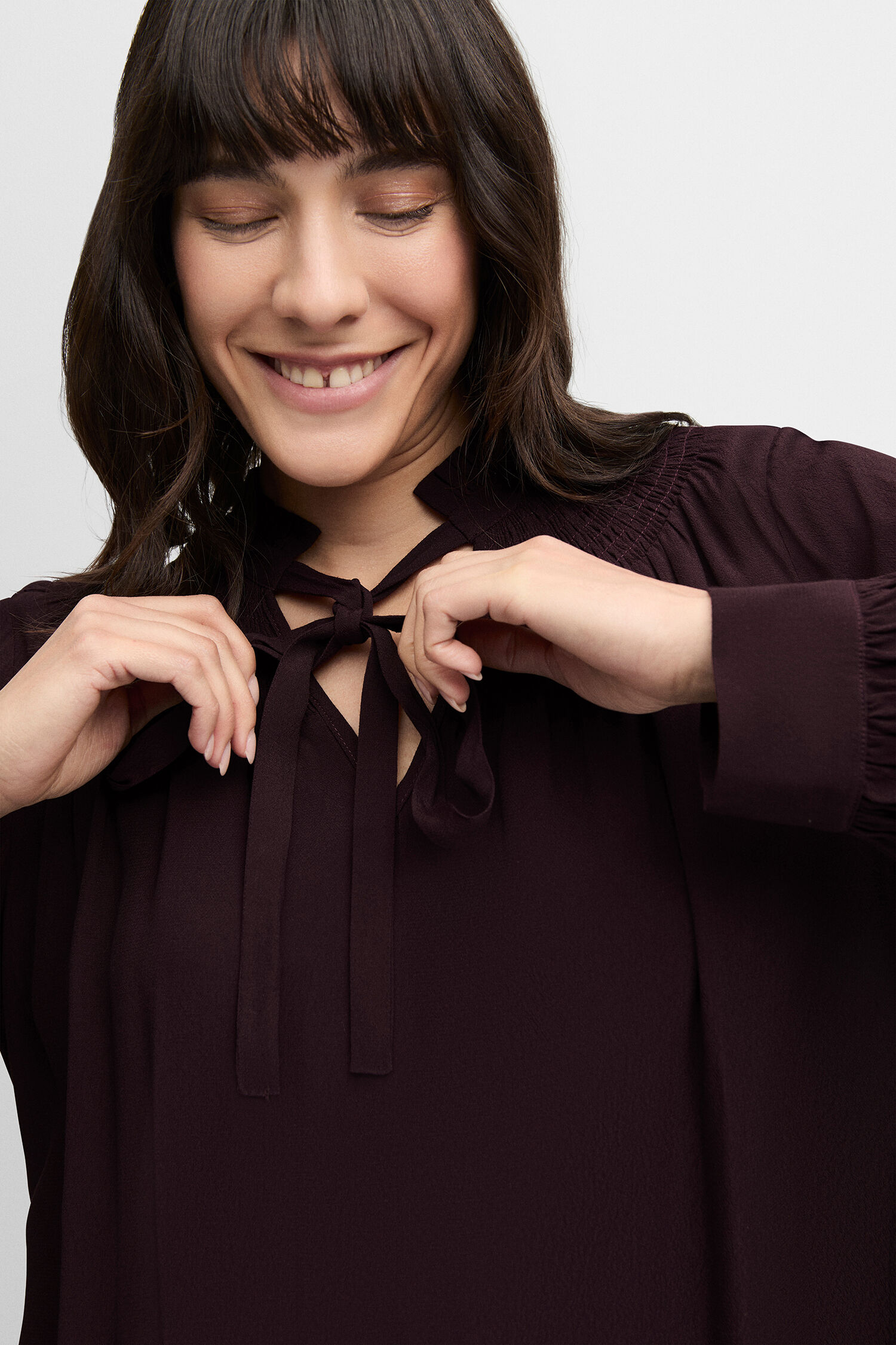 Bluse, Person, Lächeln, Erwachsener, Frau