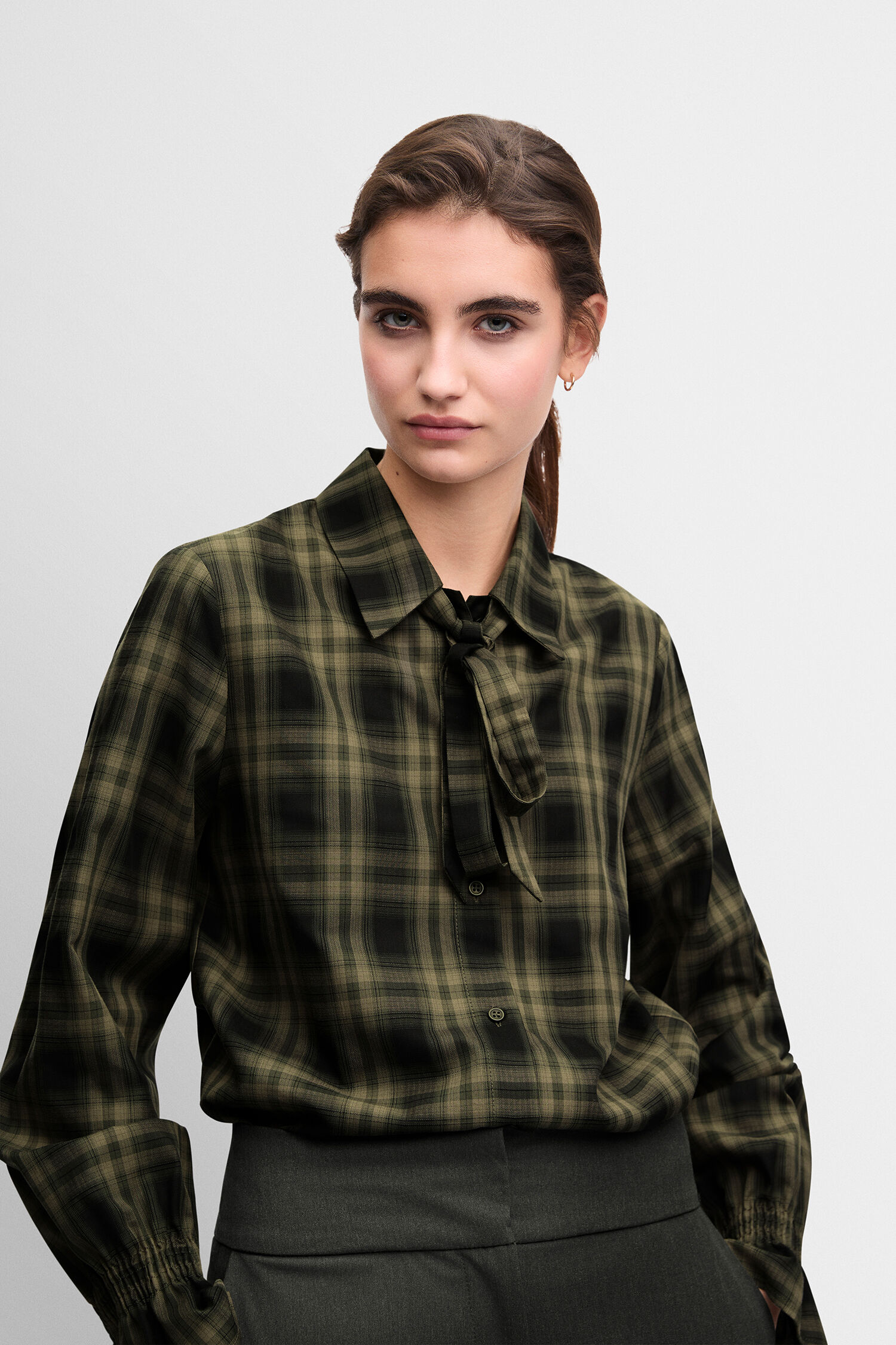 Plaid Bluse, Hemdbluse, Knopfleiste, Kragen, Tie-Detail
