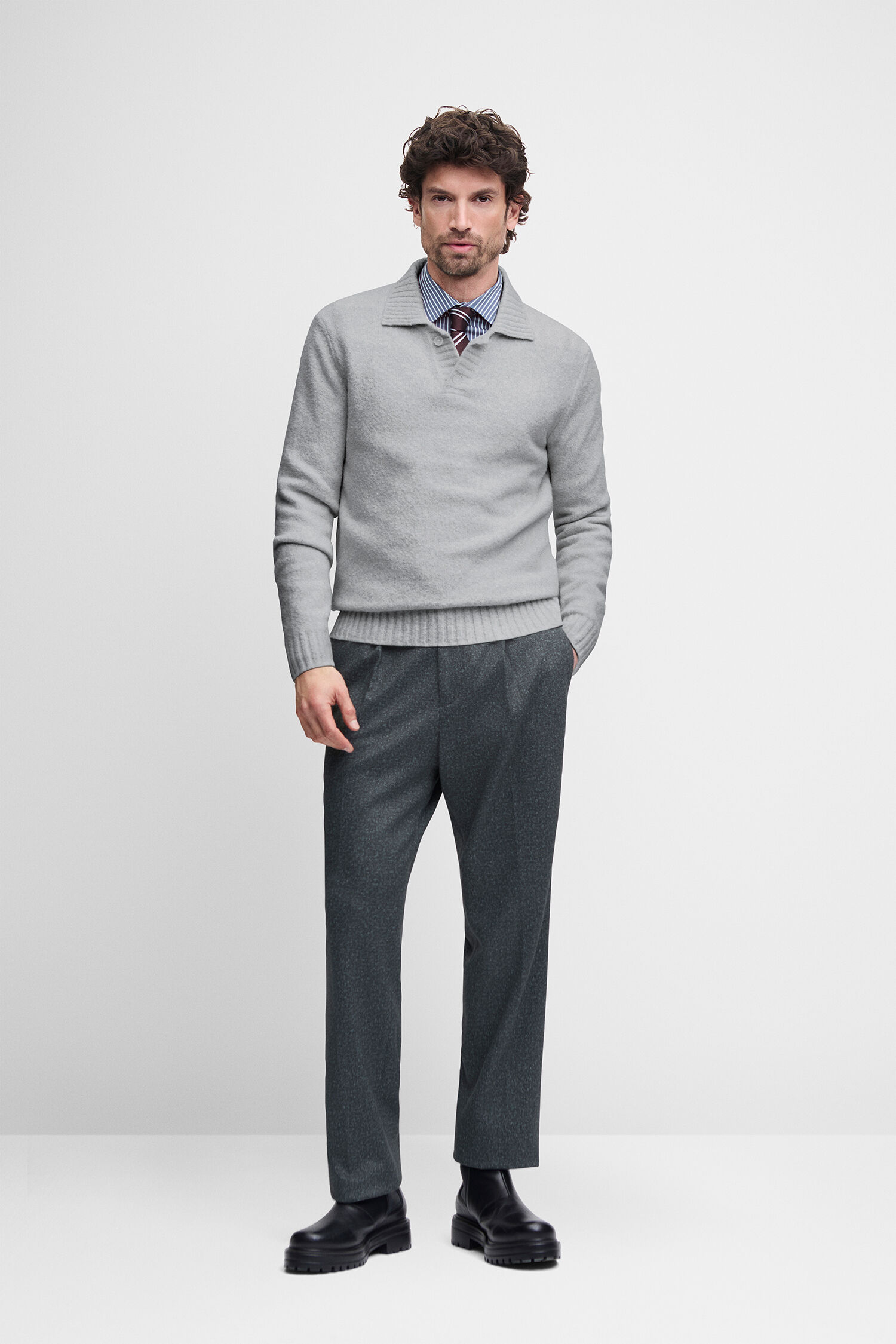 Pullover, Kragen-Pullover, Grauer Strickpullover, Langarmpullover, Kleiderhaken?