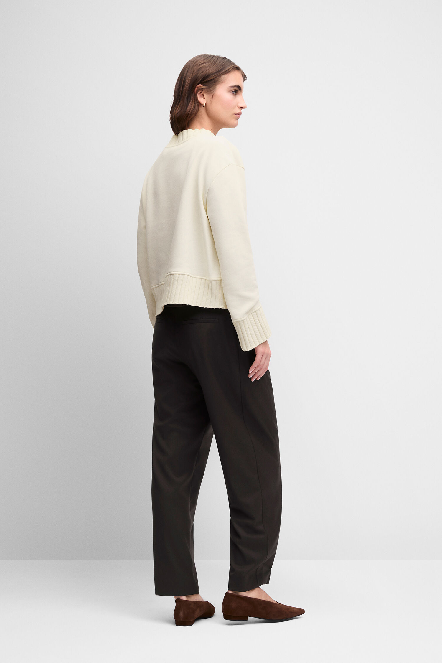 Pullover, Kastenpullover, Kragen-Rand, Weiß-creme, Schwarz Hose, Loafers