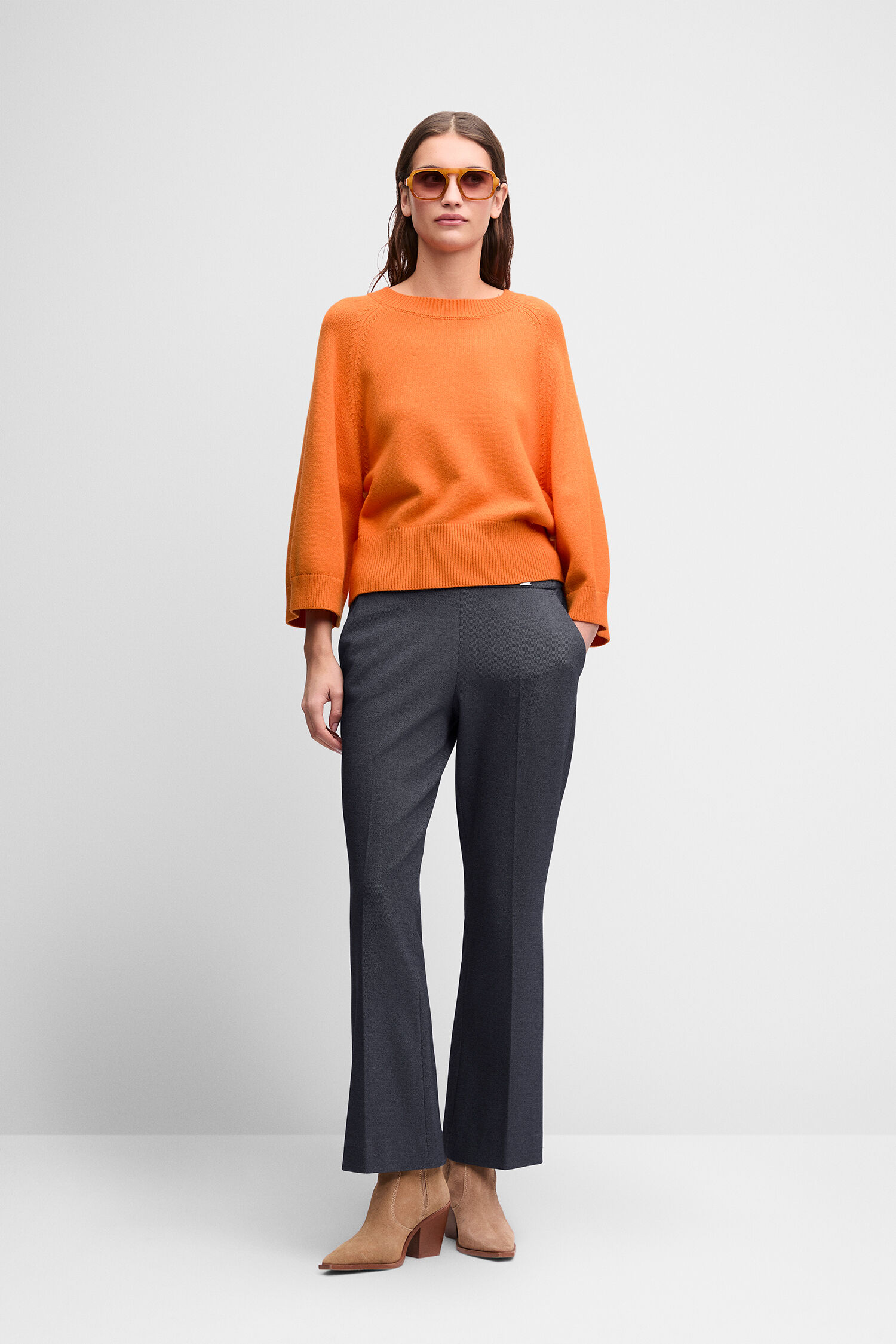 orange Pullover, Pullover, Strickware, weite Hose, Sonnenbrille