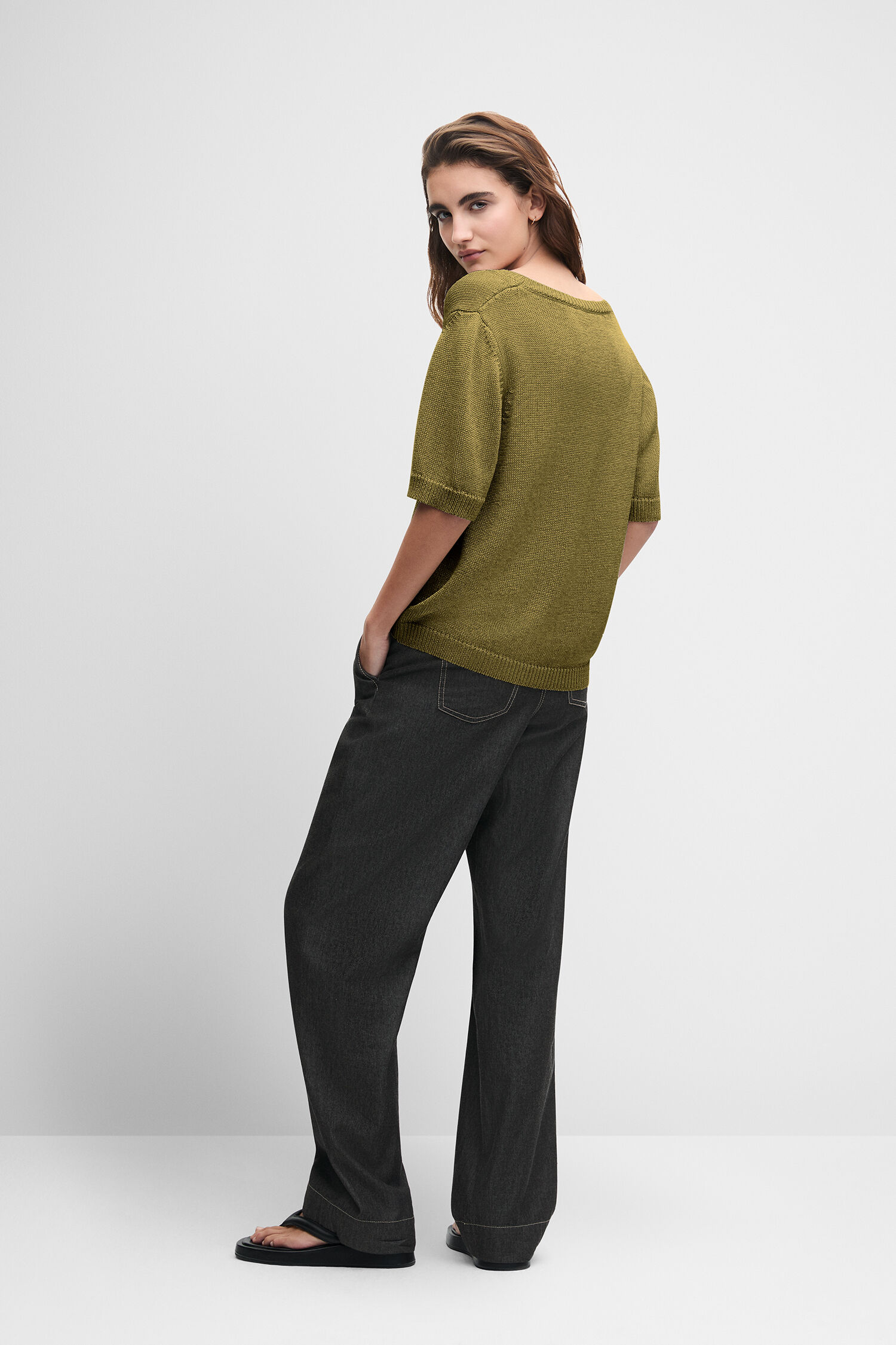 Kurzes Oberteil, Olive Grüne Farbe, Kurzärmlig, Knit Top,  oversized Jeans