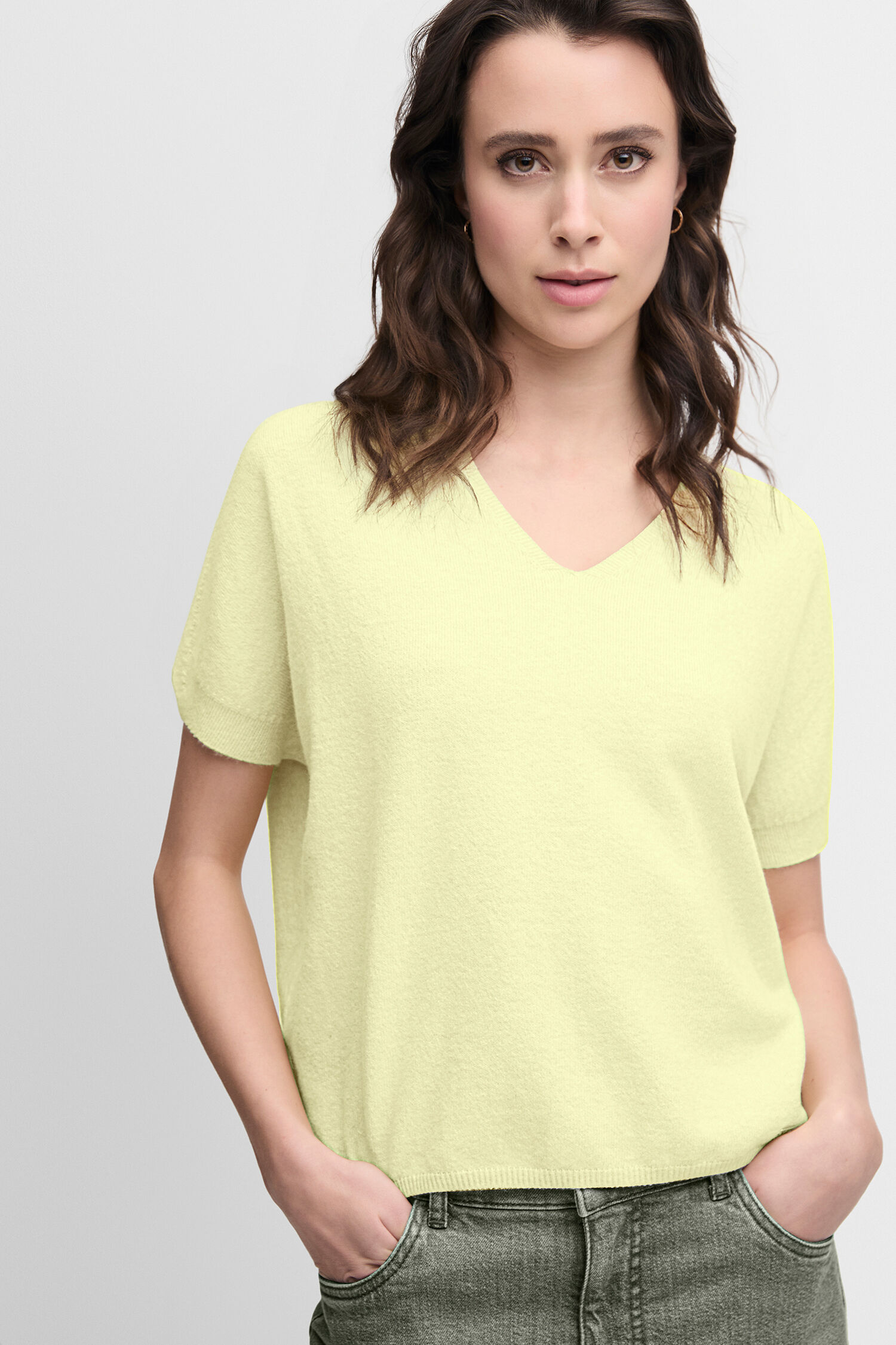 T-shirt, Bluse, Person, Jeans, Gesicht