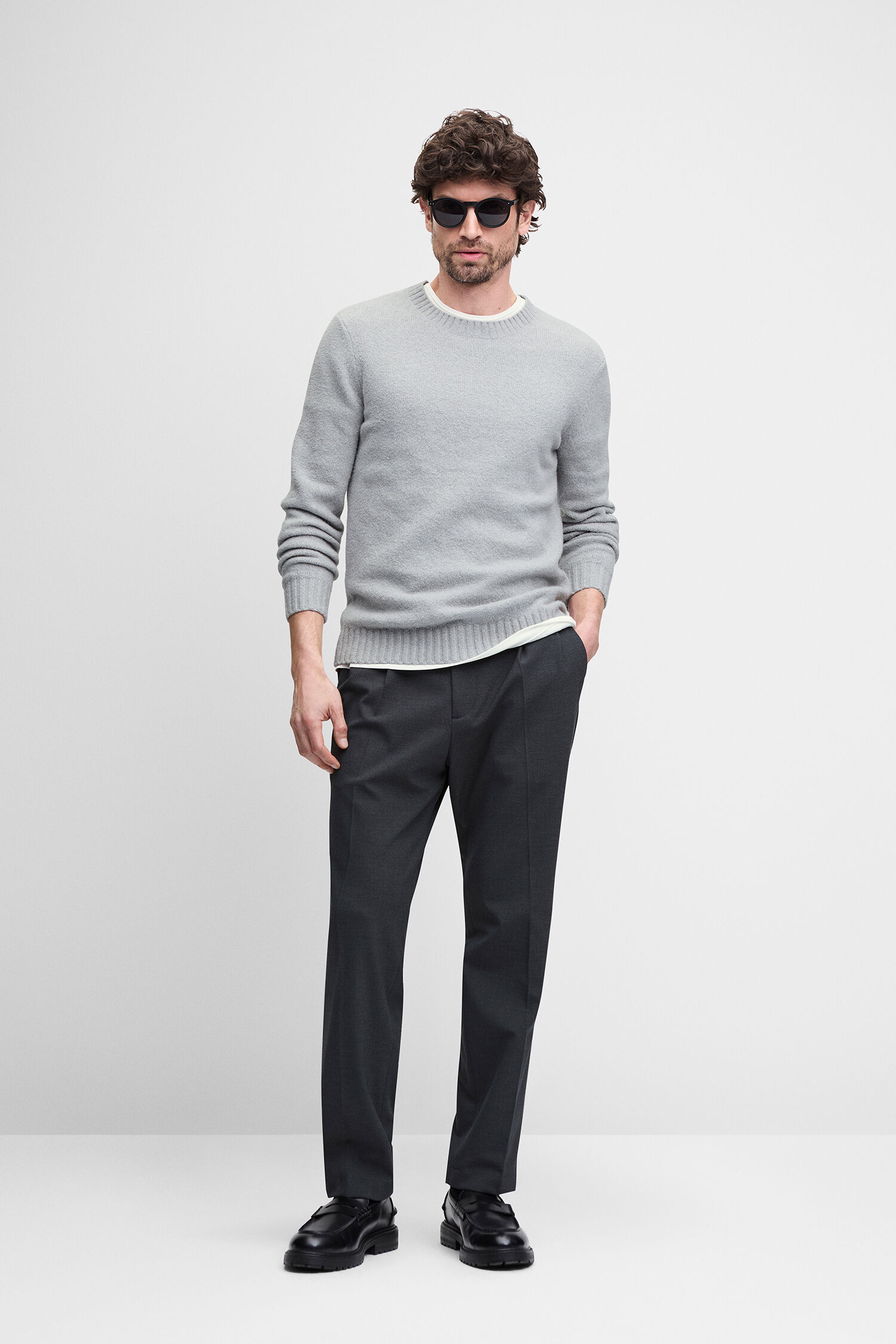 Pullover, Grau, Rundhals, Hose, Sohle?