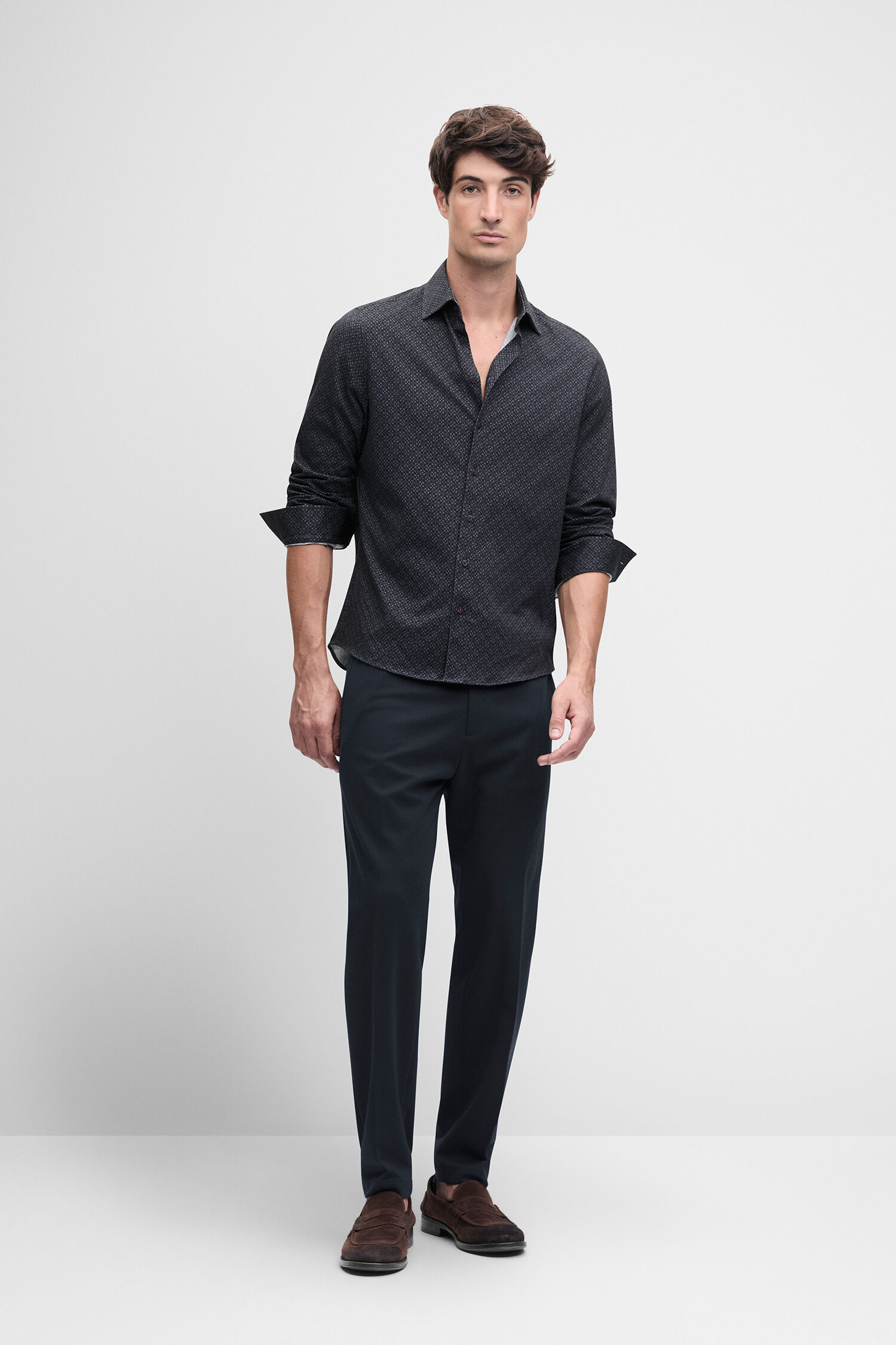 hemden, langarmhemd, dunkler muster, ustrukturiert, schuhe loafers