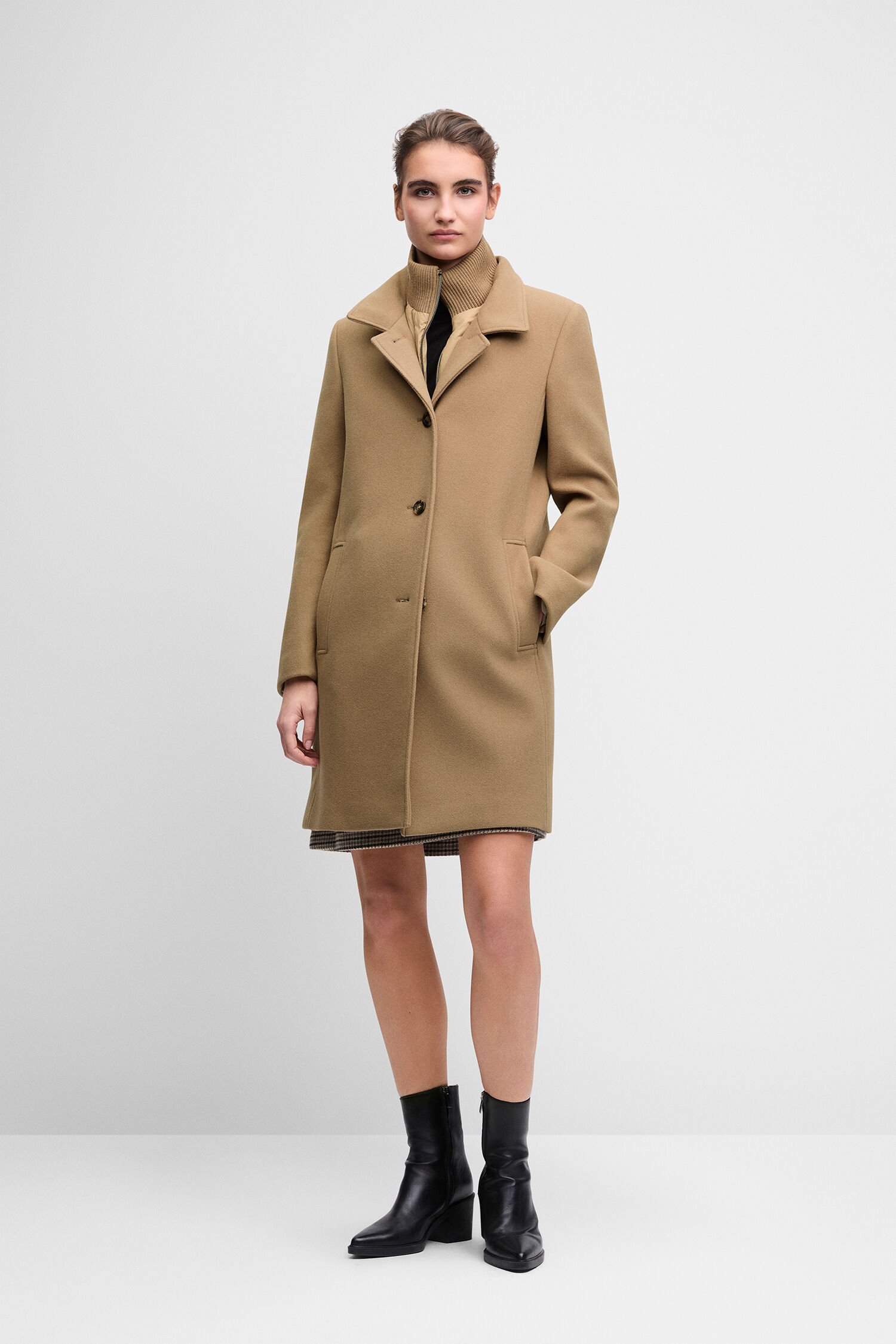 Camel coat, Wool coat, Knopfverschluss, Hochkragen, Taschen