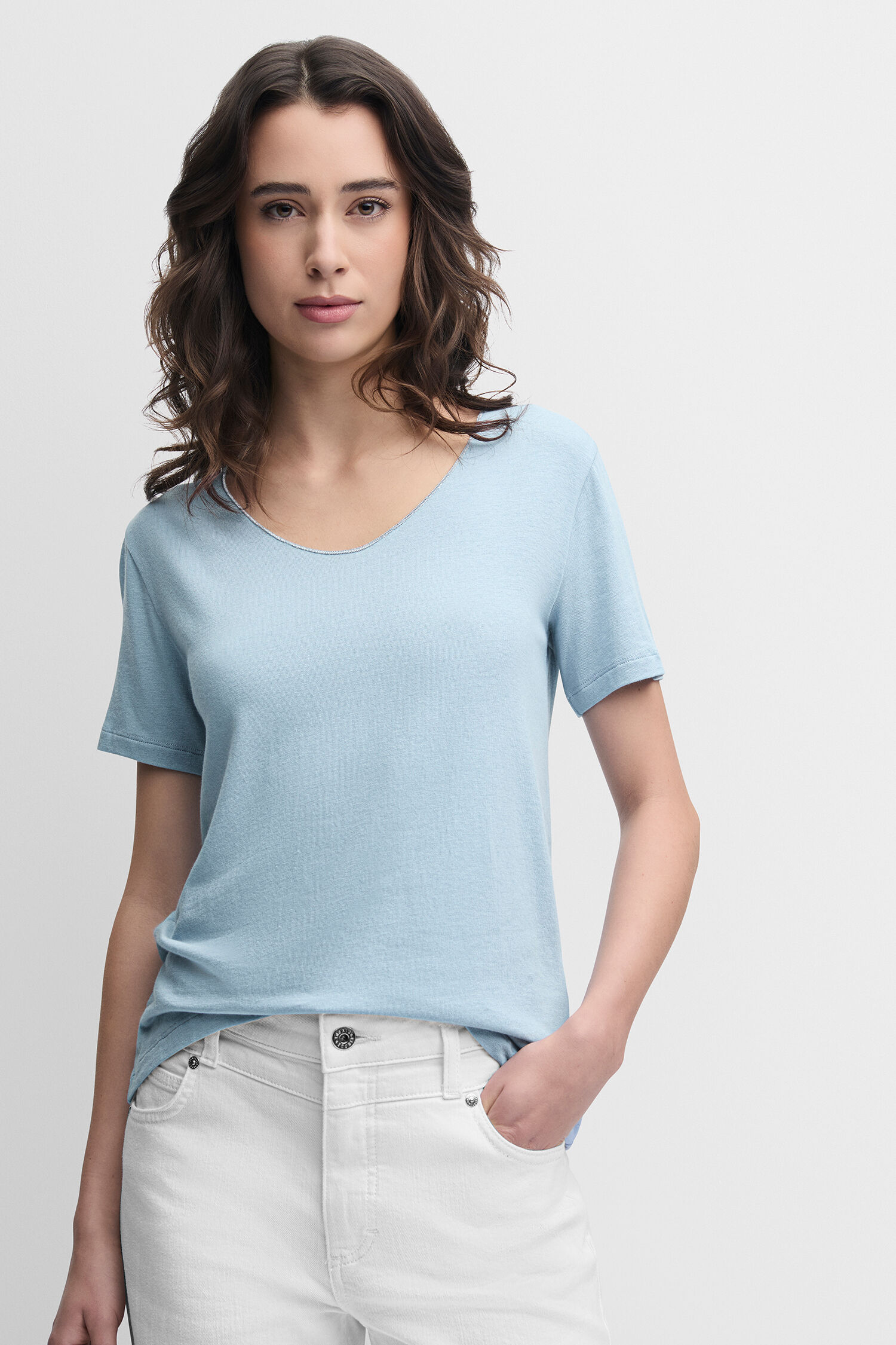 T-shirt, Bluse, Erwachsener, Person, Frau - hellblau