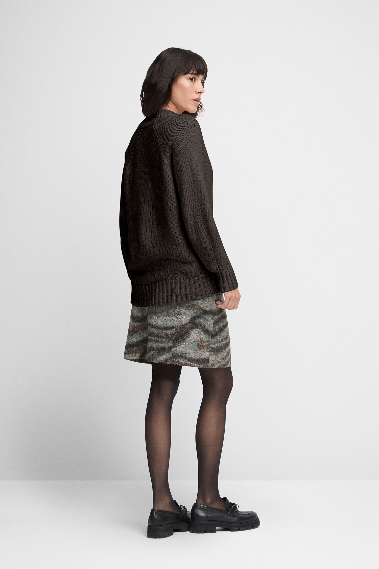 Rock, Pullover, Erwachsener, Person, Frau
