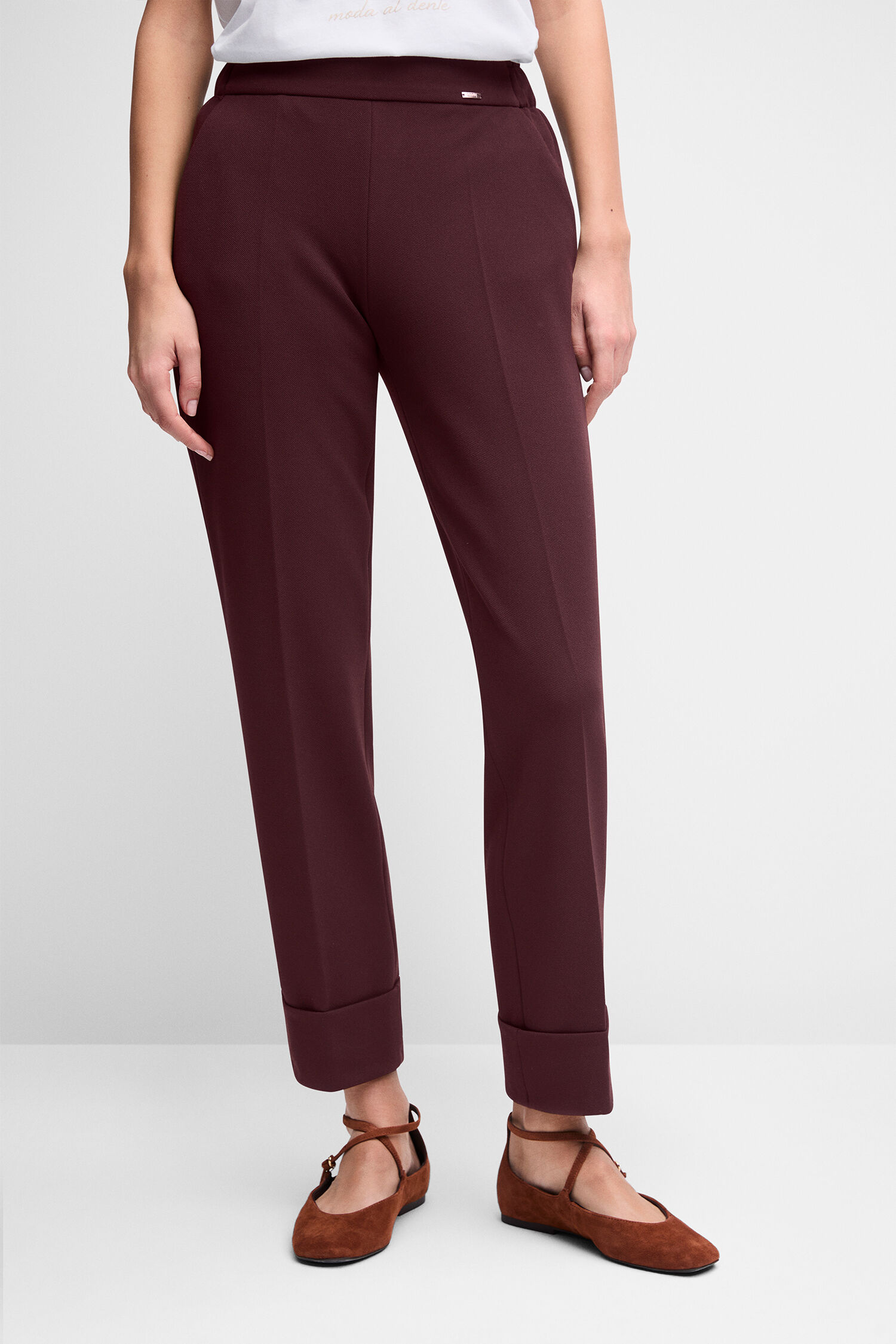 hose, burgundy, weibliche figur, gerade geschnitten, turn-up cuffs