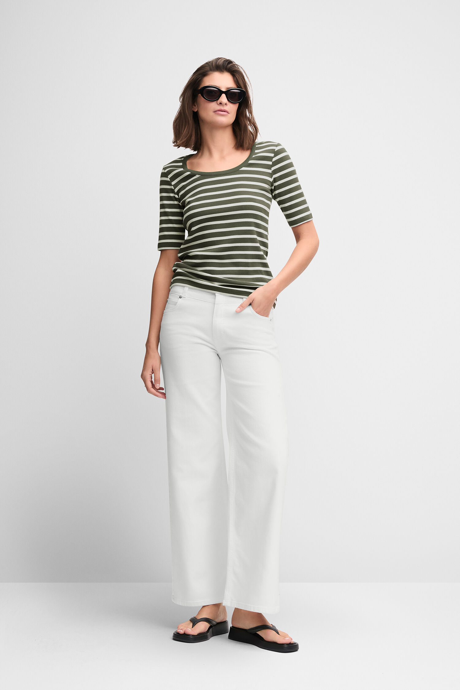 Hosen, Bluse, Sonnenbrille, Person, Frau