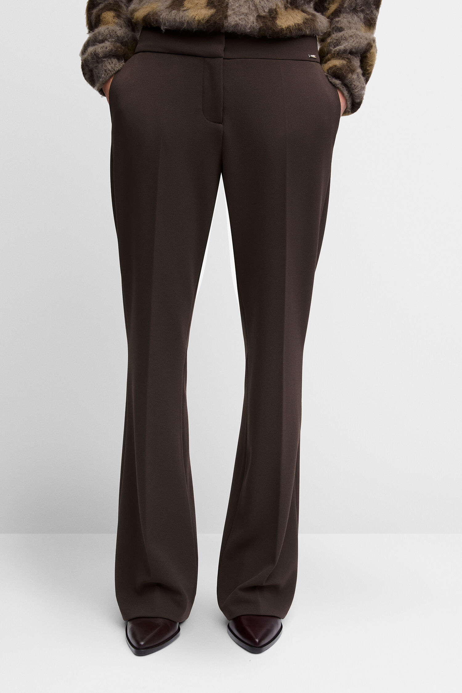 braun, Hose, weites Bein, Stoffhose, gerade geschnitten