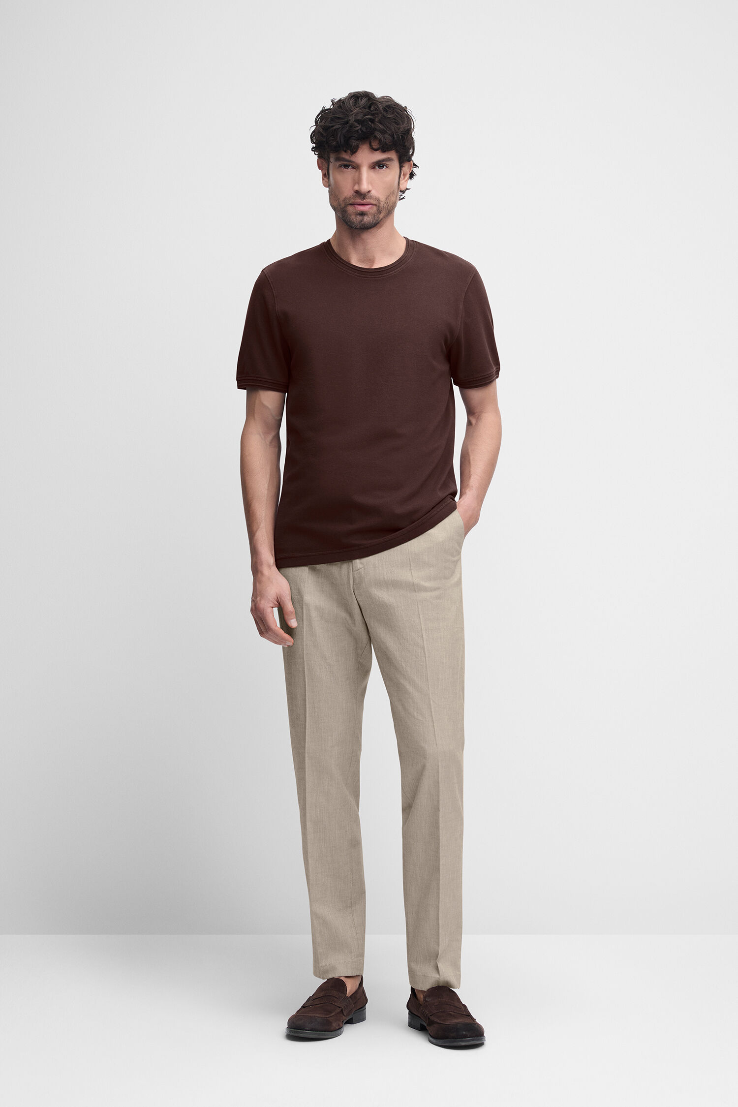 T-shirt, Hosen, Erwachsener, Mann, Person