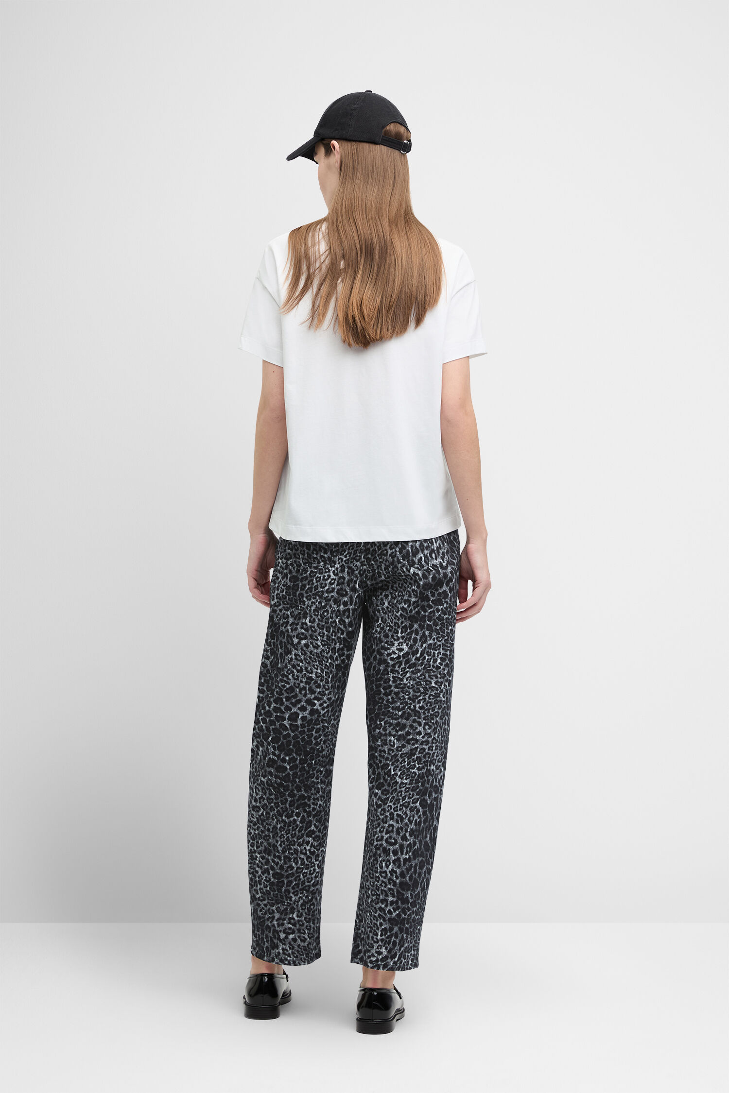 Hosen, Bluse, Baseball-Kappe, Hut, Person