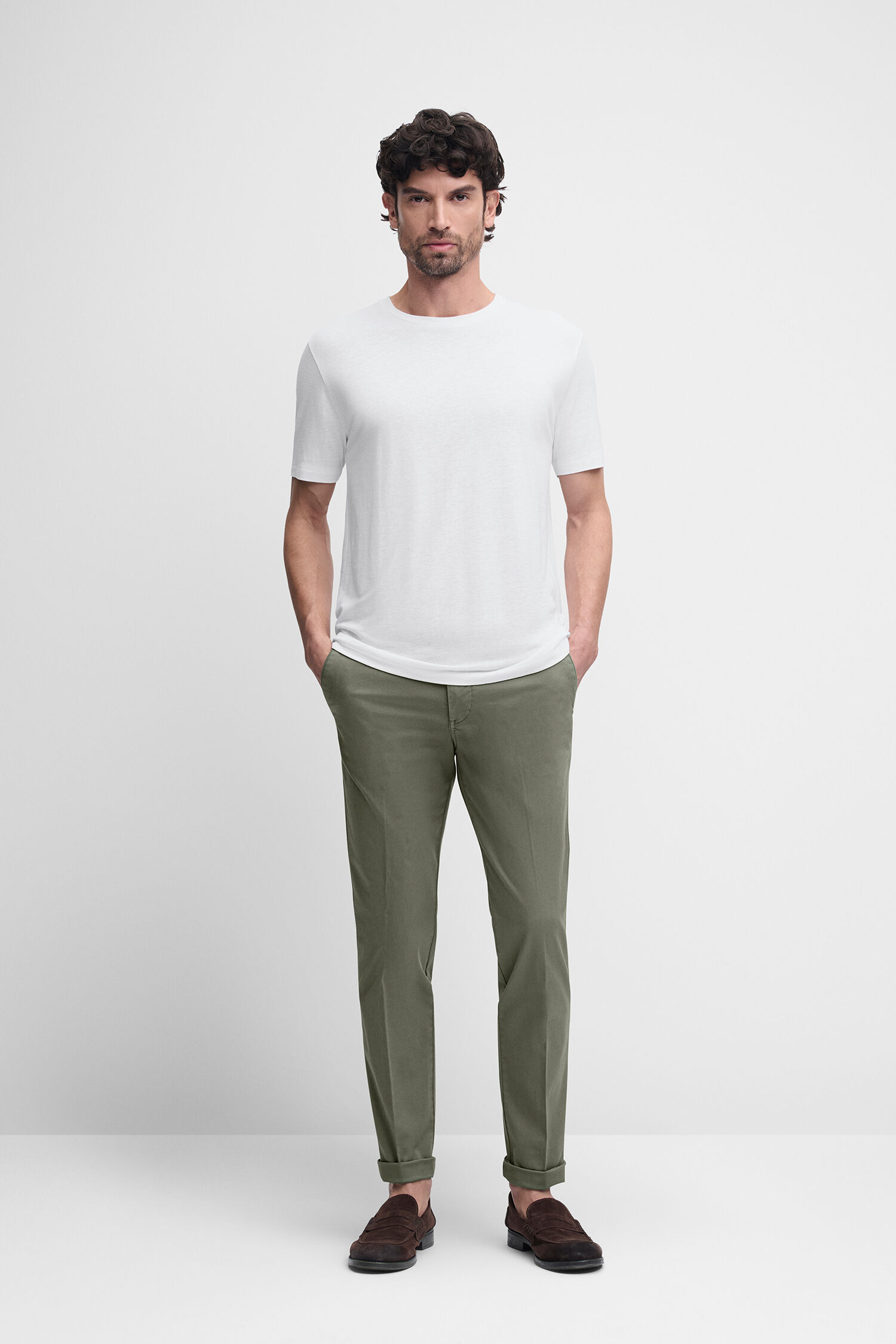 T-shirt, Hosen, Erwachsener, Mann, Person - oliv