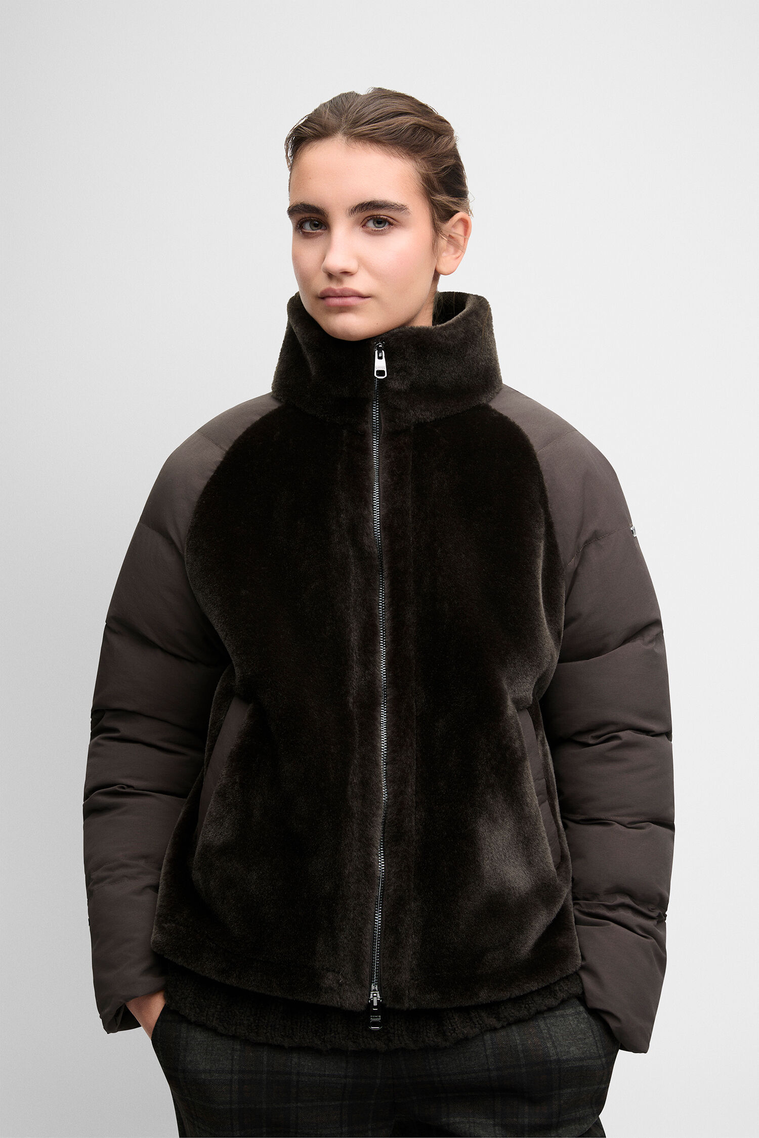 Pufferjacke, Schwarz, Schaffell, Vorgeformter Kragen, Reißverschluss