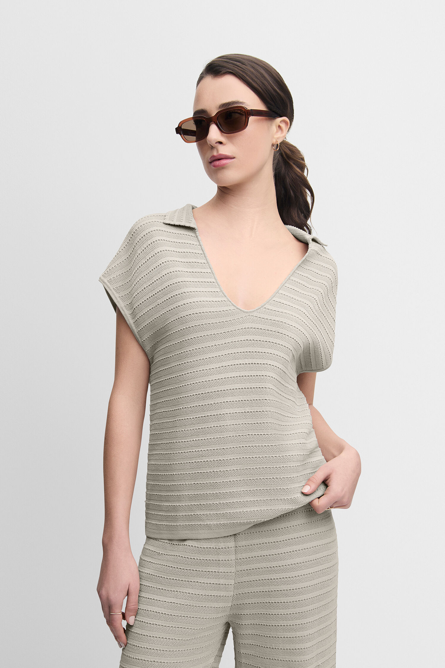 Bluse, Sonnenbrille, Erwachsener, Person, Frau