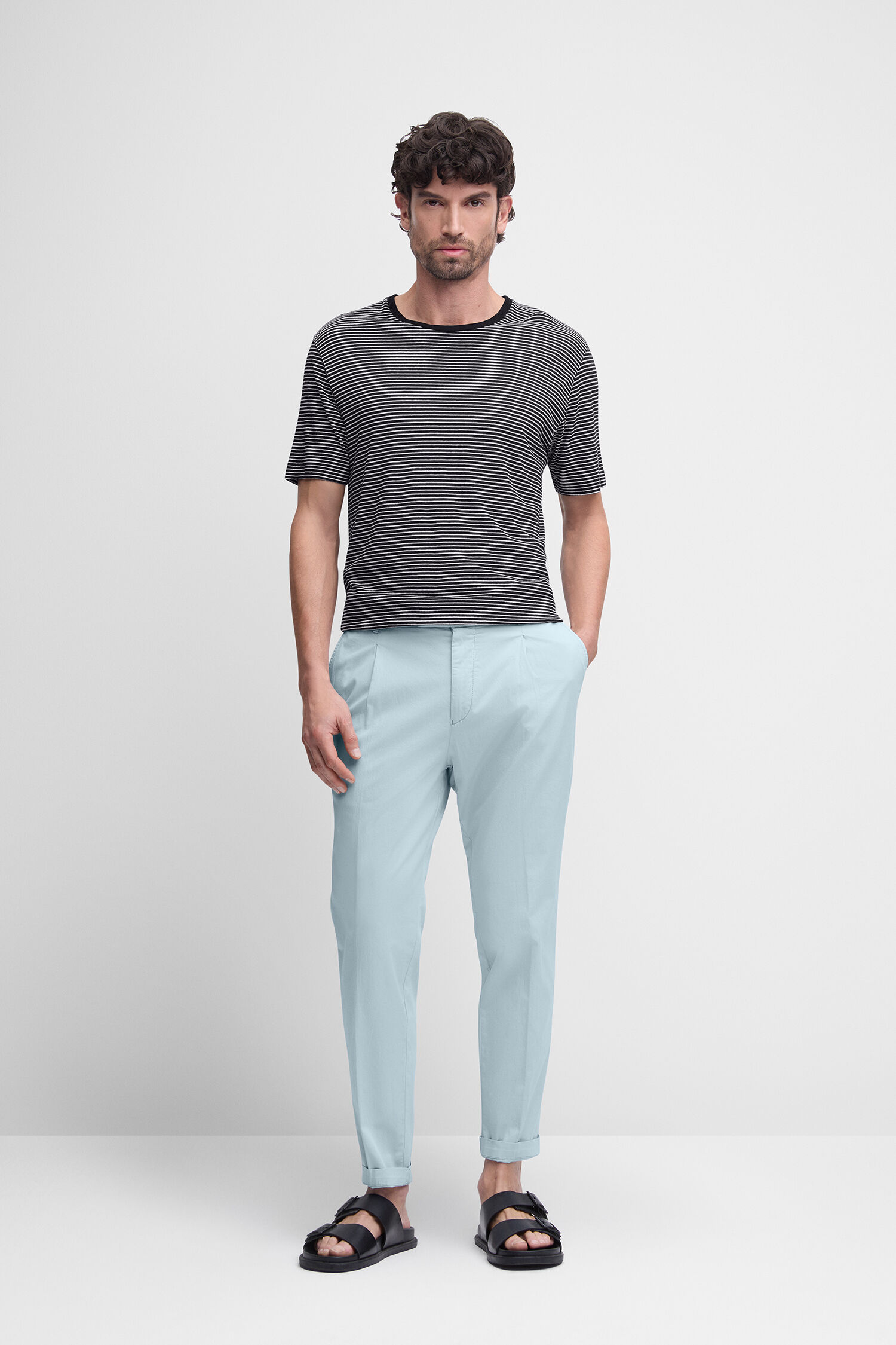 Hosen, Sandale, Erwachsener, Mann, Person