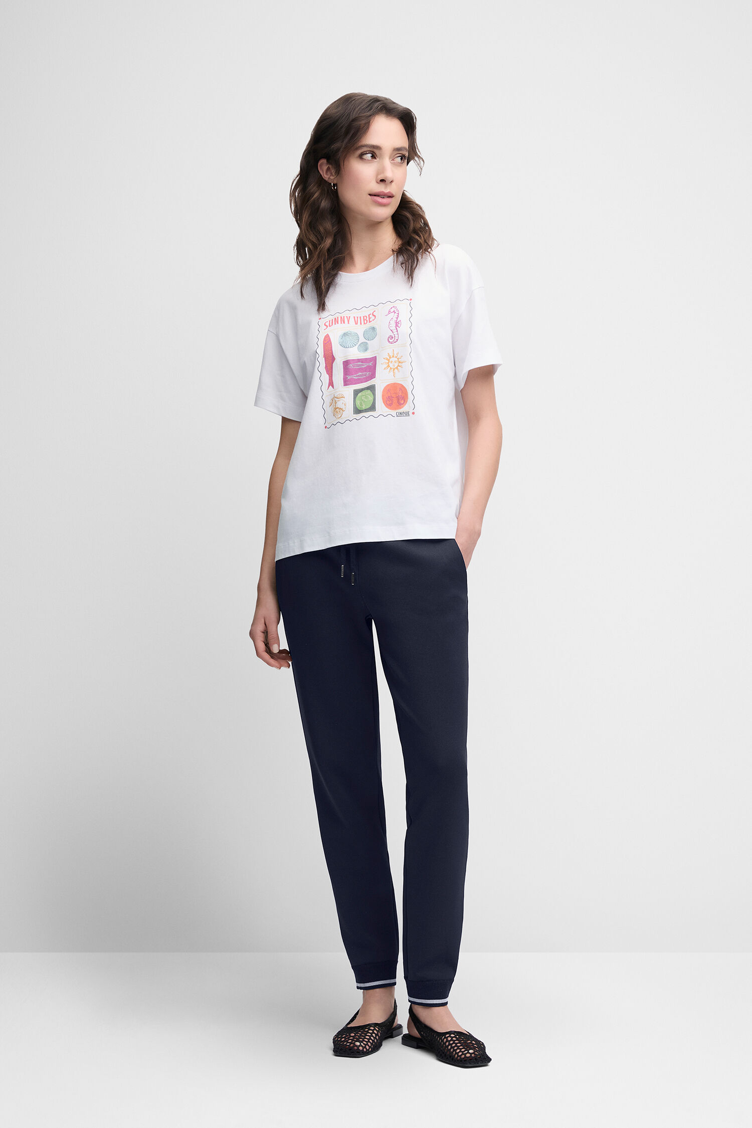 T-shirt, Hosen, Bluse, Person, Schuh