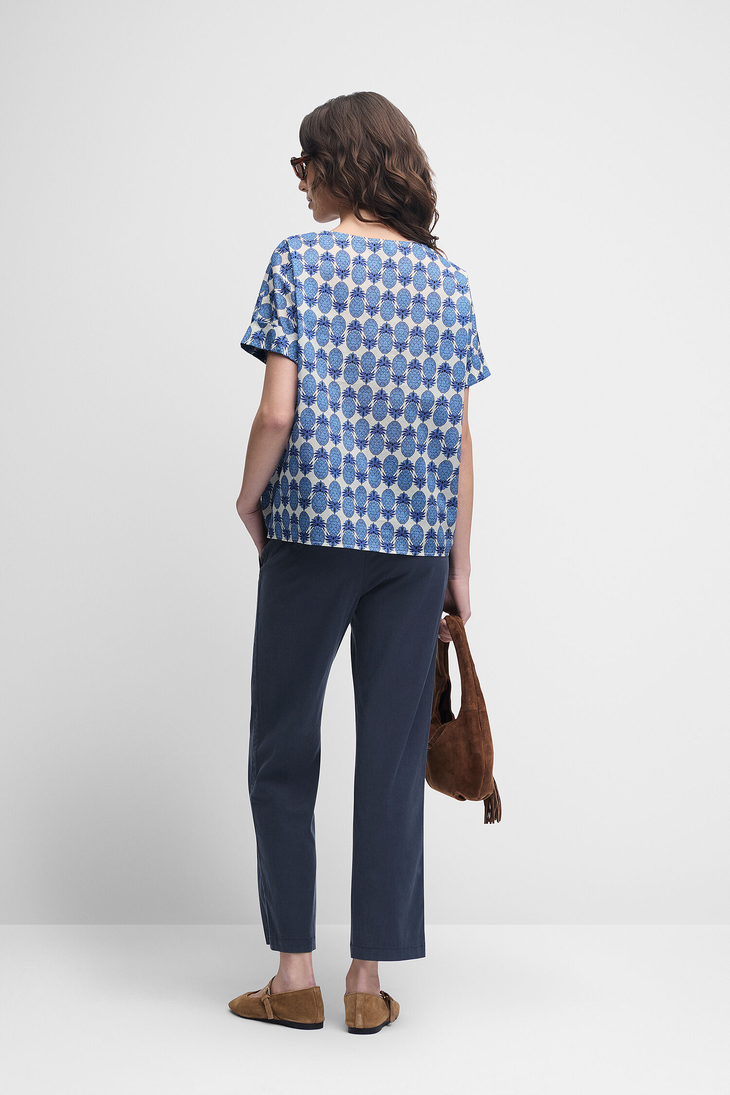 Hosen, Bluse, Person, Handtasche, Hemd