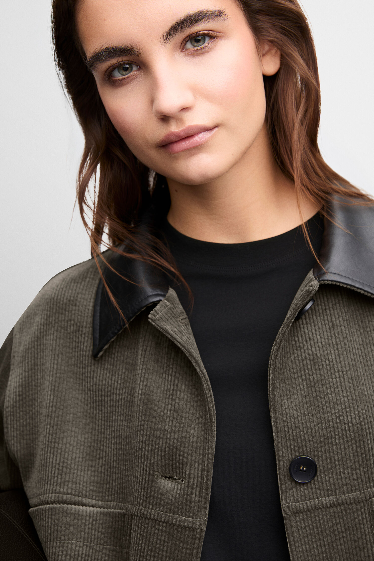 corduroy, jacket, olivgrün, knopfverschluss, taschen