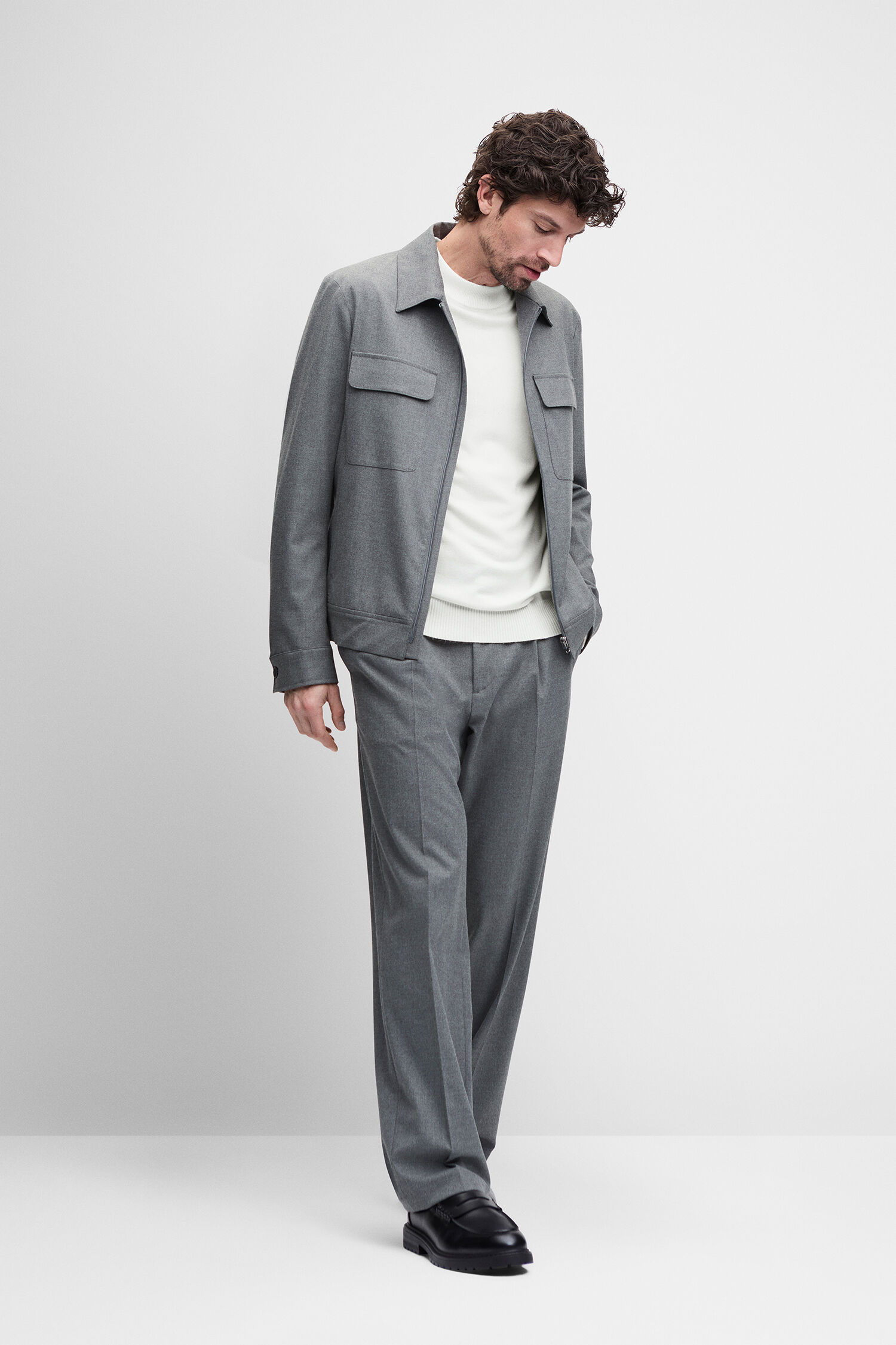 grå jacka, loungewear-set, flanelllook, brett krage, tygbyxa