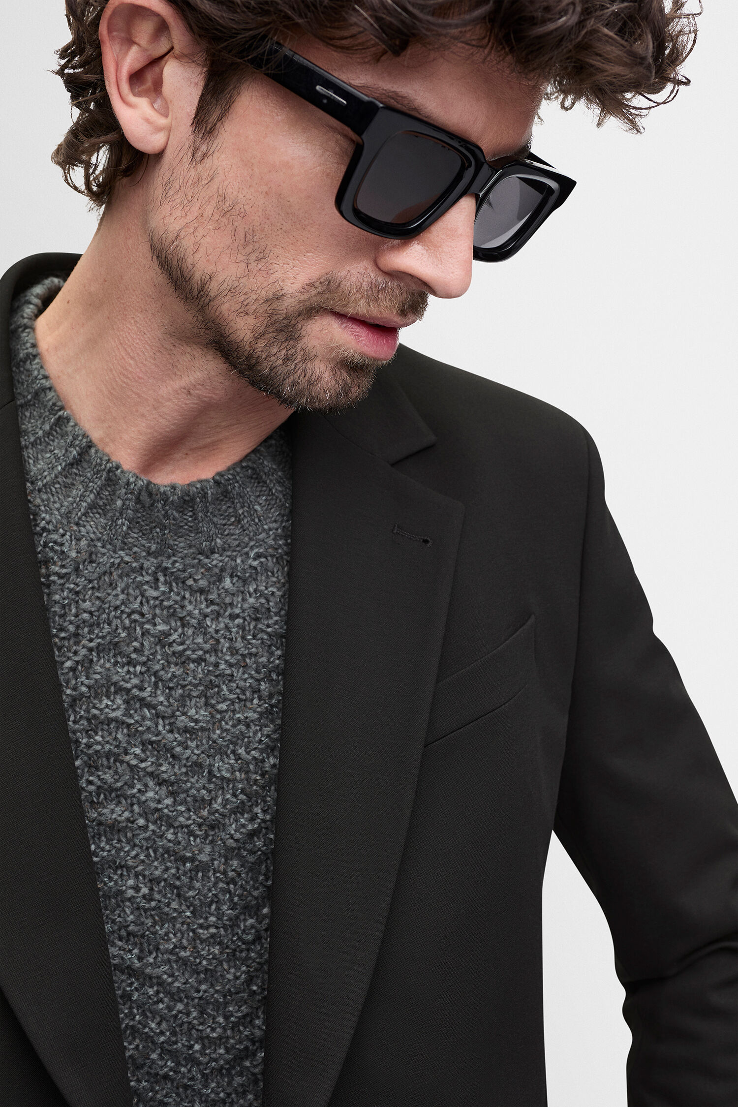 Sonnenbrille, Schwarz, Quaderrahmen, Blazer, Strickpullover