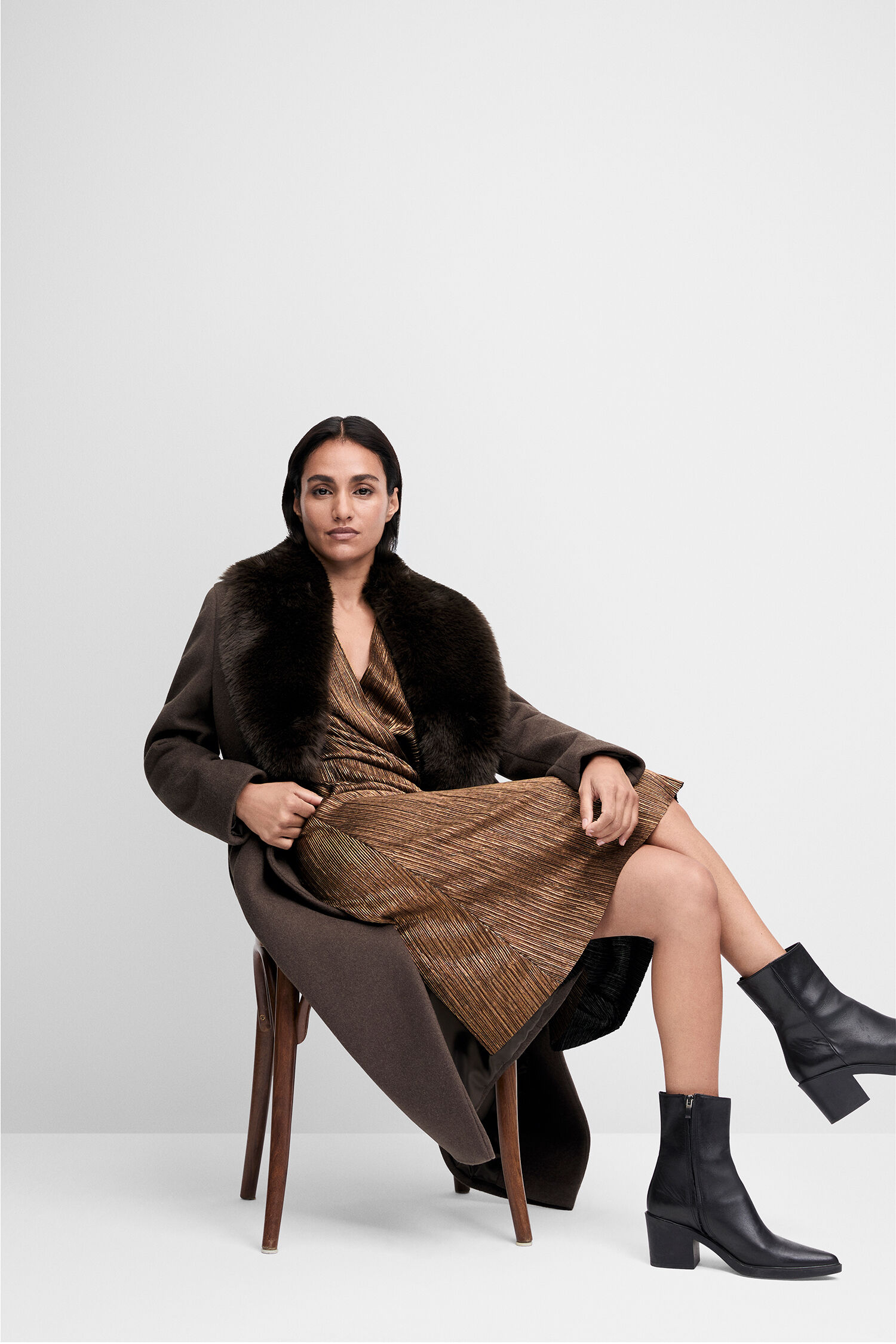 Mantel, Pelzmanta, Schwarz, Grau, Stiefel