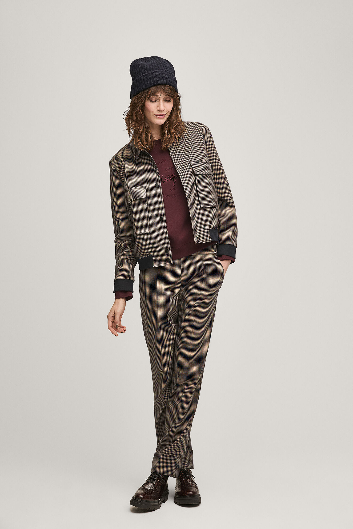 Formelle Kleidung, Anzug, Mantel, Jacke, Hut, Formelle Kleidung, Anzug, Mantel, Jacke, Hut, Formelle Kleidung, Anzug, Mantel, Jacke, Hut