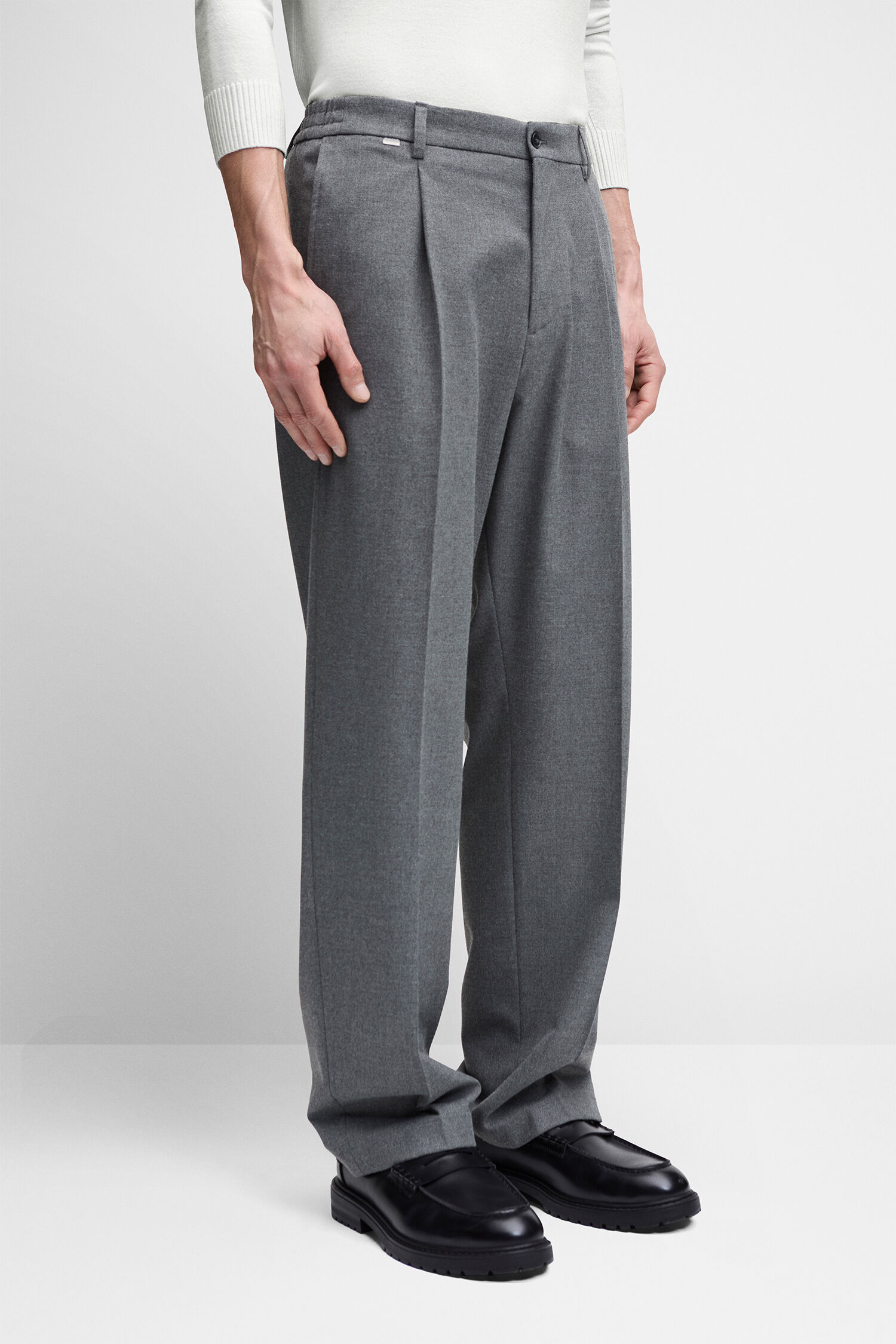 grau, hose, weiteschnitt, falte, militarischer look