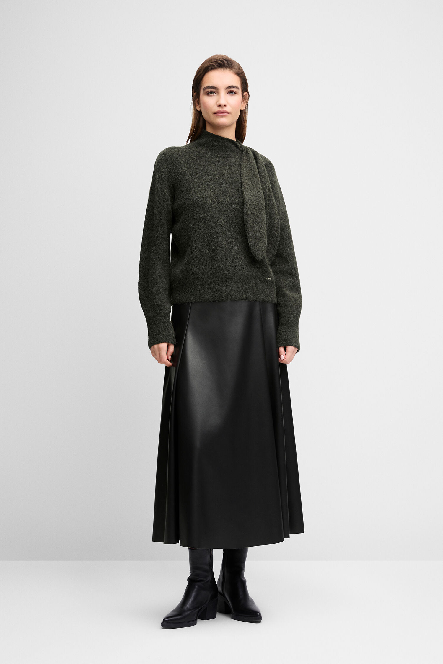 Wollpullover, Scarf-Detail, Dunkelgrün, Oversized-Sweater, Lederrock
