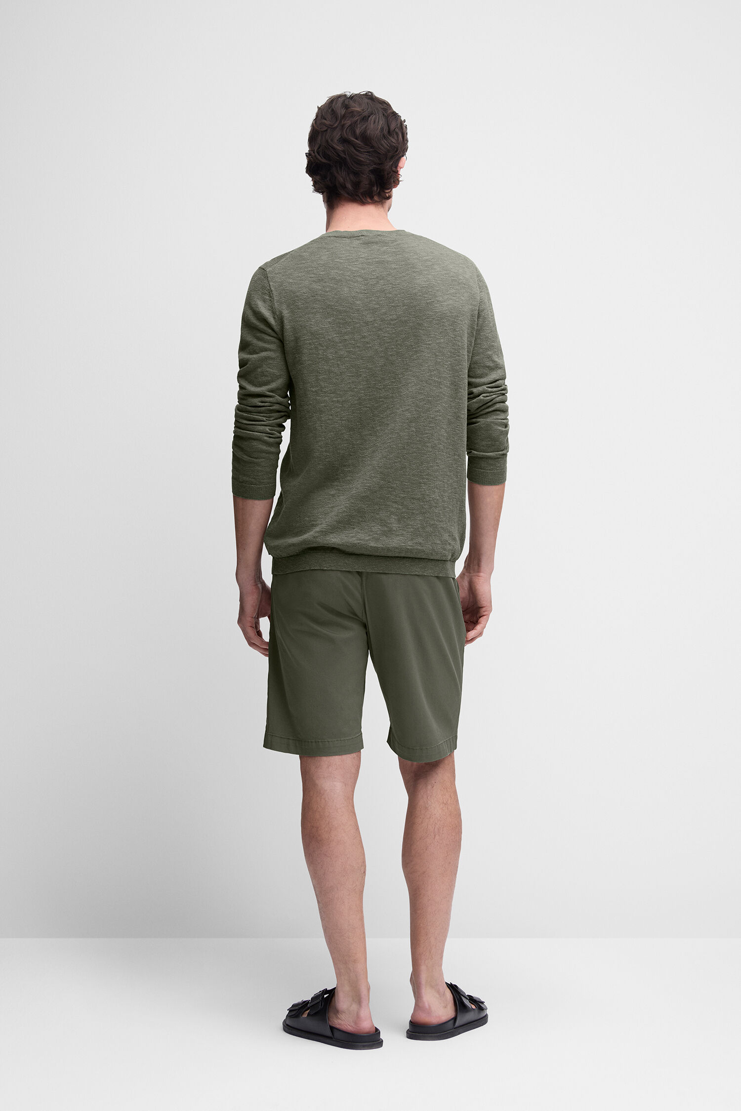 Kurze Hose, Langarm, Erwachsener, Mann, Person