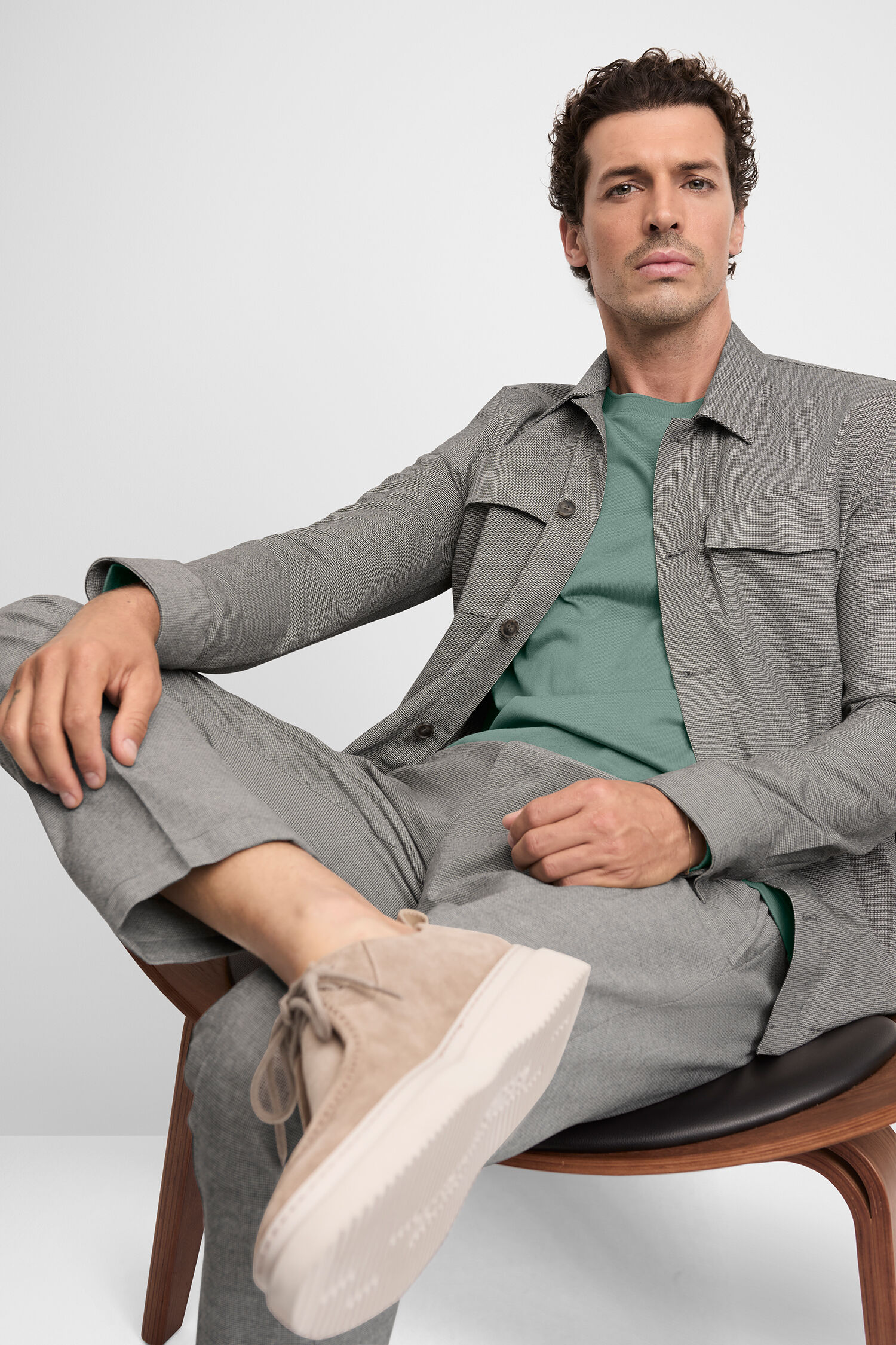 Formelle Kleidung, Anzug, Sitzend, Blazer, Mantel Formelle Kleidung, Anzug, Sitzend, Blazer, Mantel