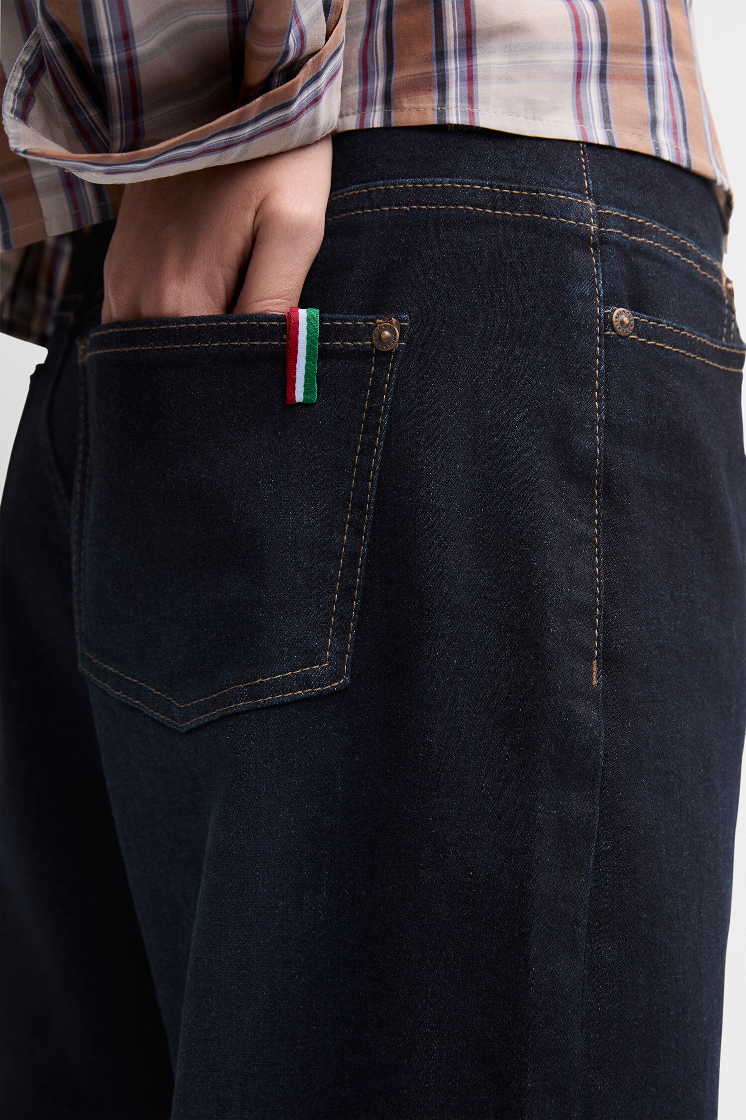 dunkle Jeans, Back-Pocket, Gürtel-Garnitur?, Jeansstoff, schlichte Denim
