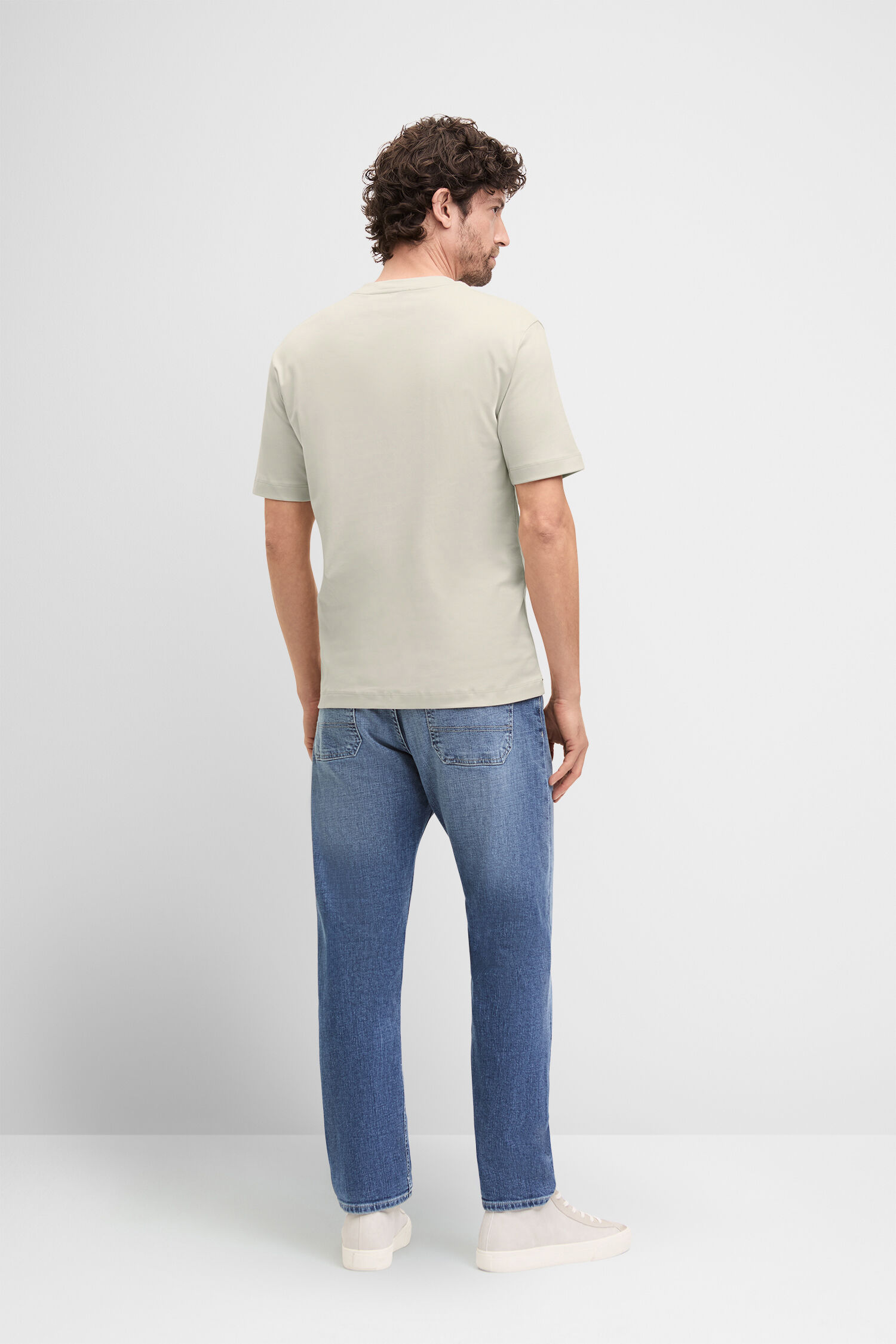 Hosen, T-shirt, Erwachsener, Mann, Person