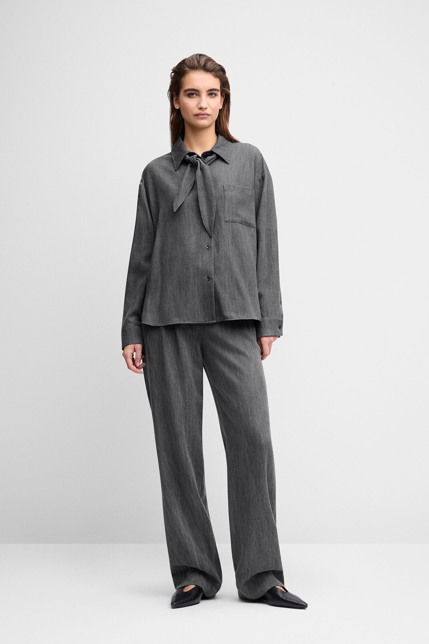Hemd, Knopfshirt, Knotenschal, Langarm, Graues Outfit