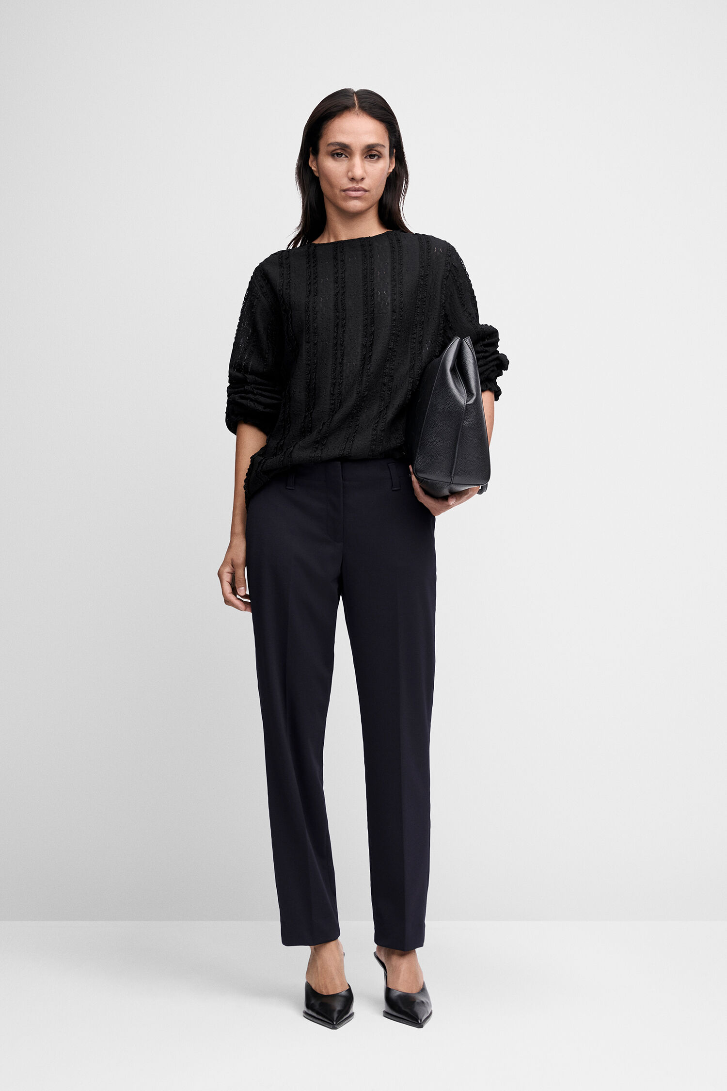 schwarzerPullover, Strickpullover, langeHose, Clutch, Pumps