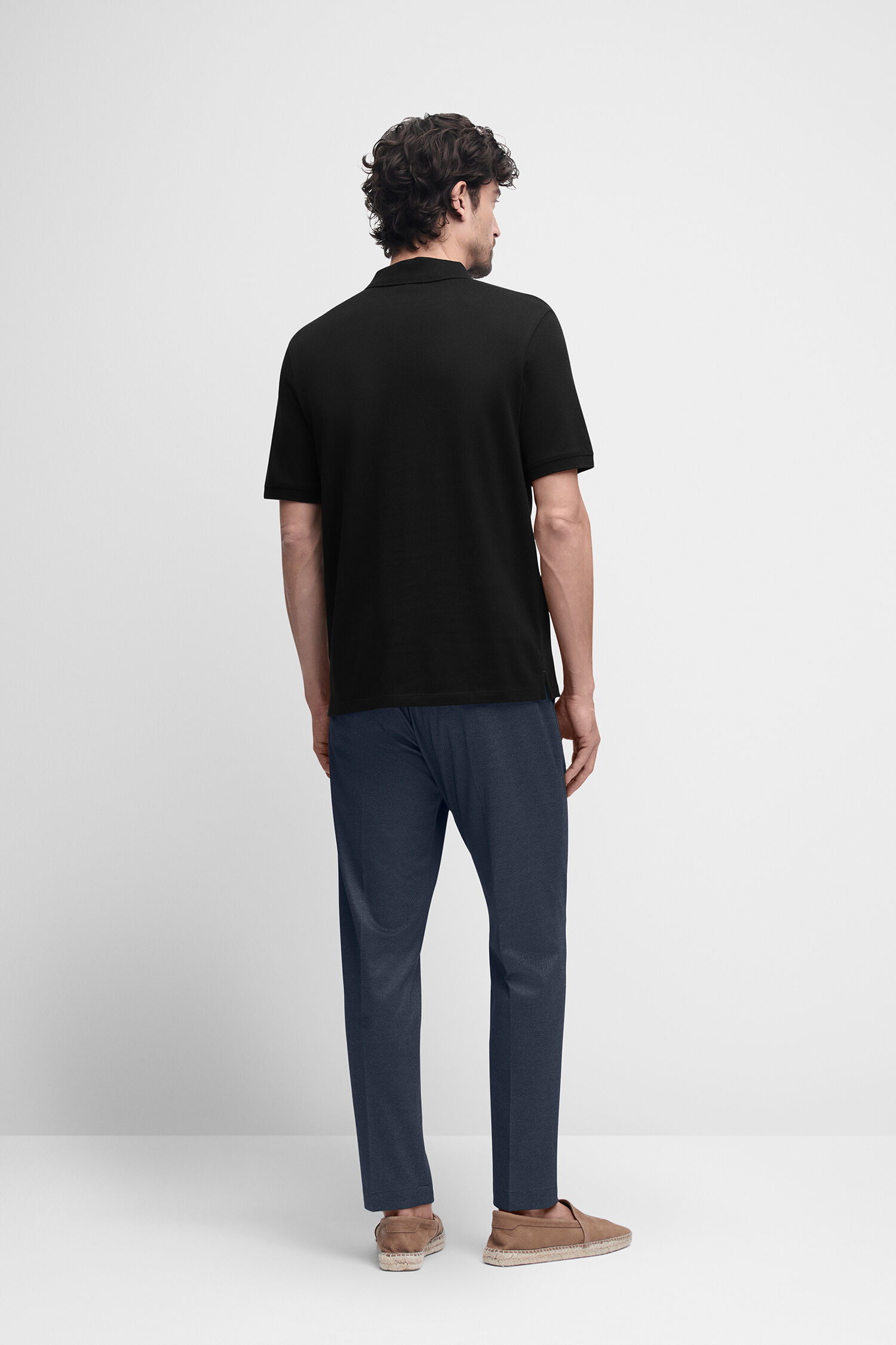 T-shirt, Hosen, Person, Stehend, Mann