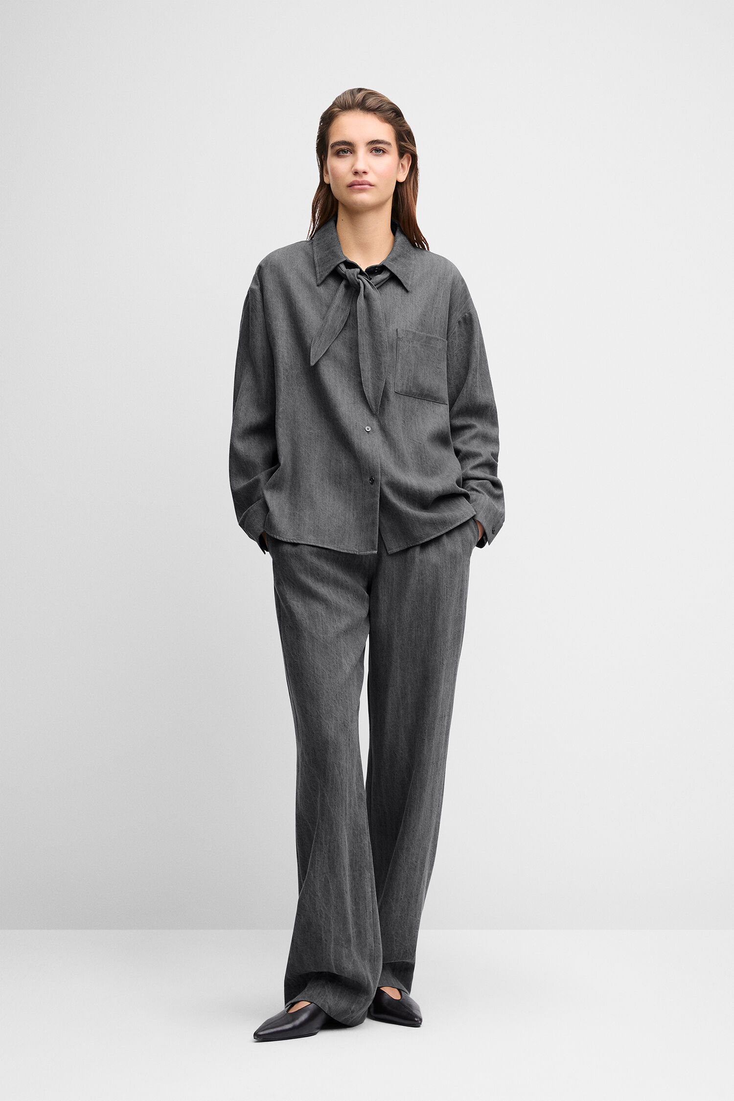 Grått set, Skjorta-blus,  Flare byxor, Långärmad, Knäppning