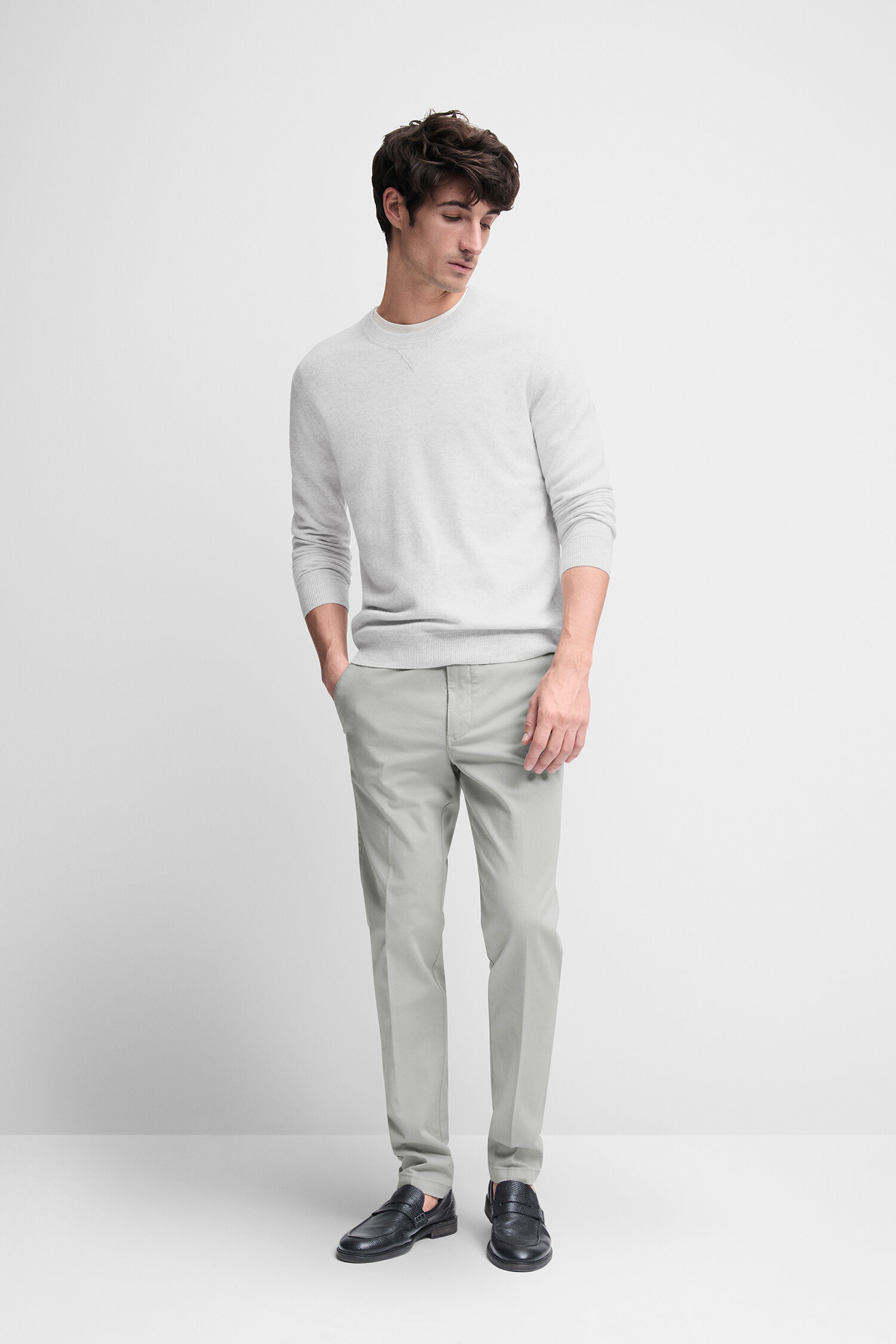 Hosen, Person, Stehend, Erwachsener, Mann - Hellgrau