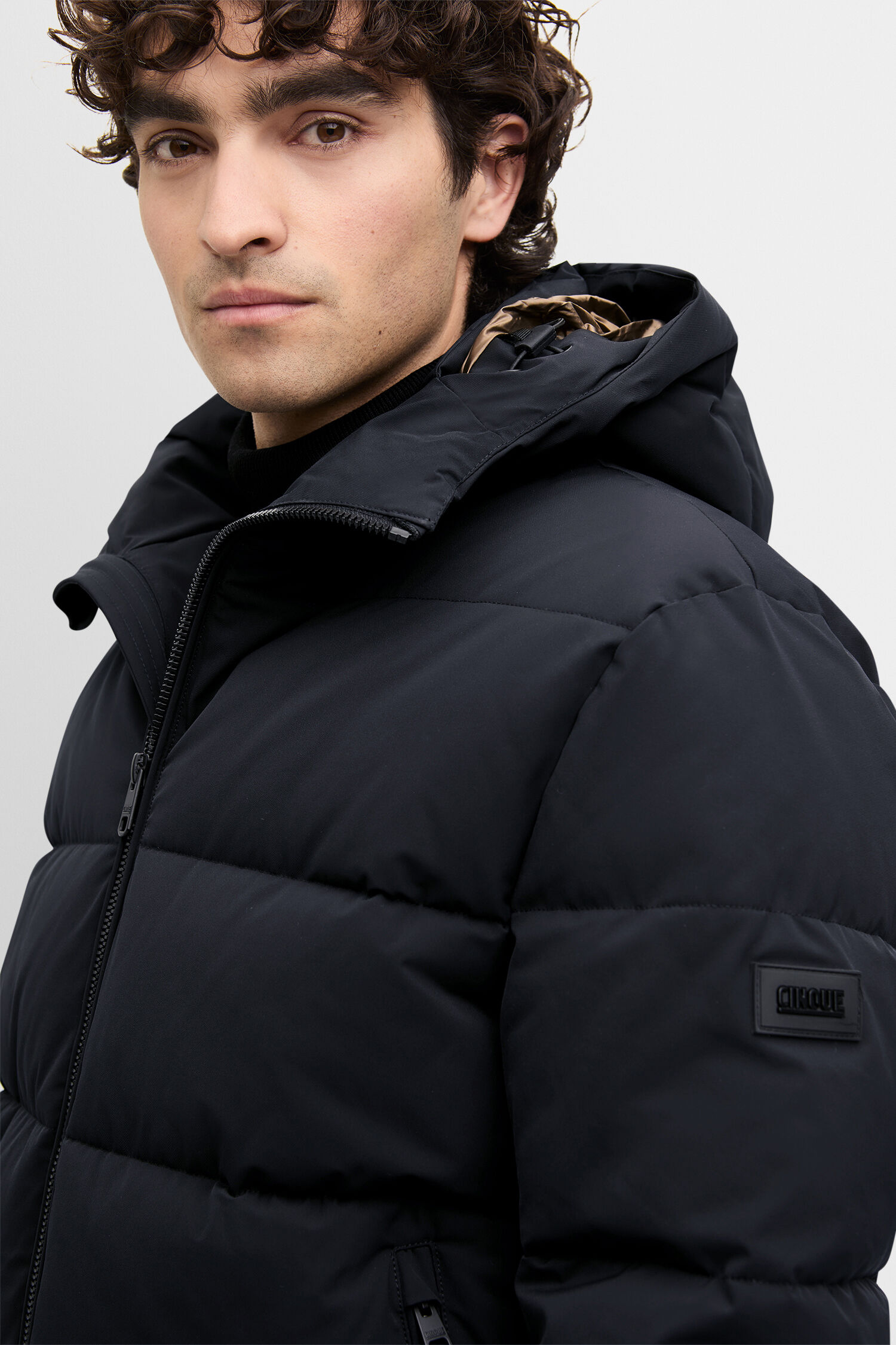 Bekleidung, Mantel, Jacke, Gesicht, Person