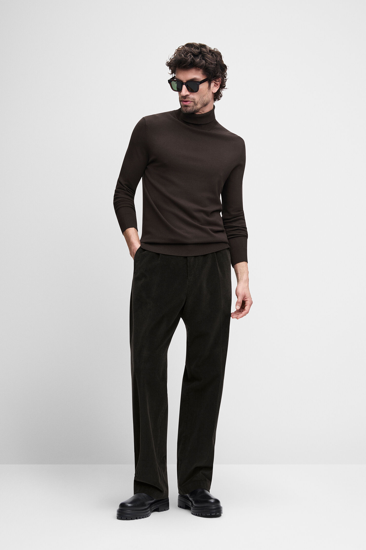 Pullover, Rollkragen, Langarm, Braune Farbe, Hose